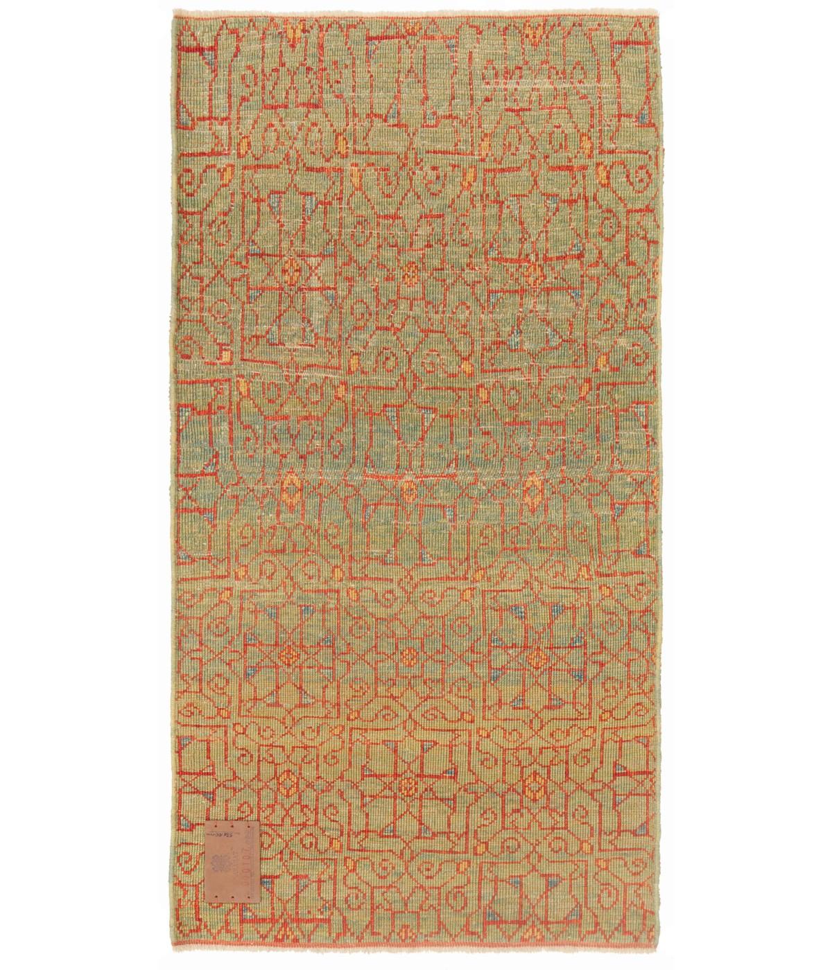 El origen del diseño de la alfombra procede de la posesión de Endre Unger, que se vendió en Sotheby's en 1992. Esa alfombra con la estrella central fue diseñada a principios del siglo XVI por el sultán mameluco de El Cairo (Egipto). El diseño