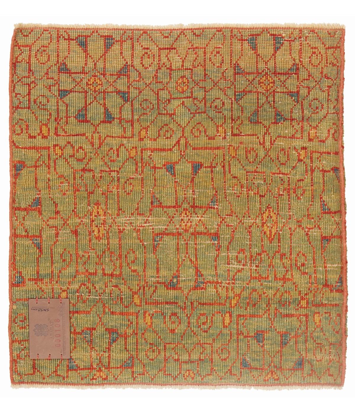 El origen del diseño de la alfombra procede de la posesión de Endre Unger, que se vendió en Sotheby's en 1992. Esa alfombra con la estrella central fue diseñada a principios del siglo XVI por el sultán mameluco de El Cairo (Egipto). El diseño