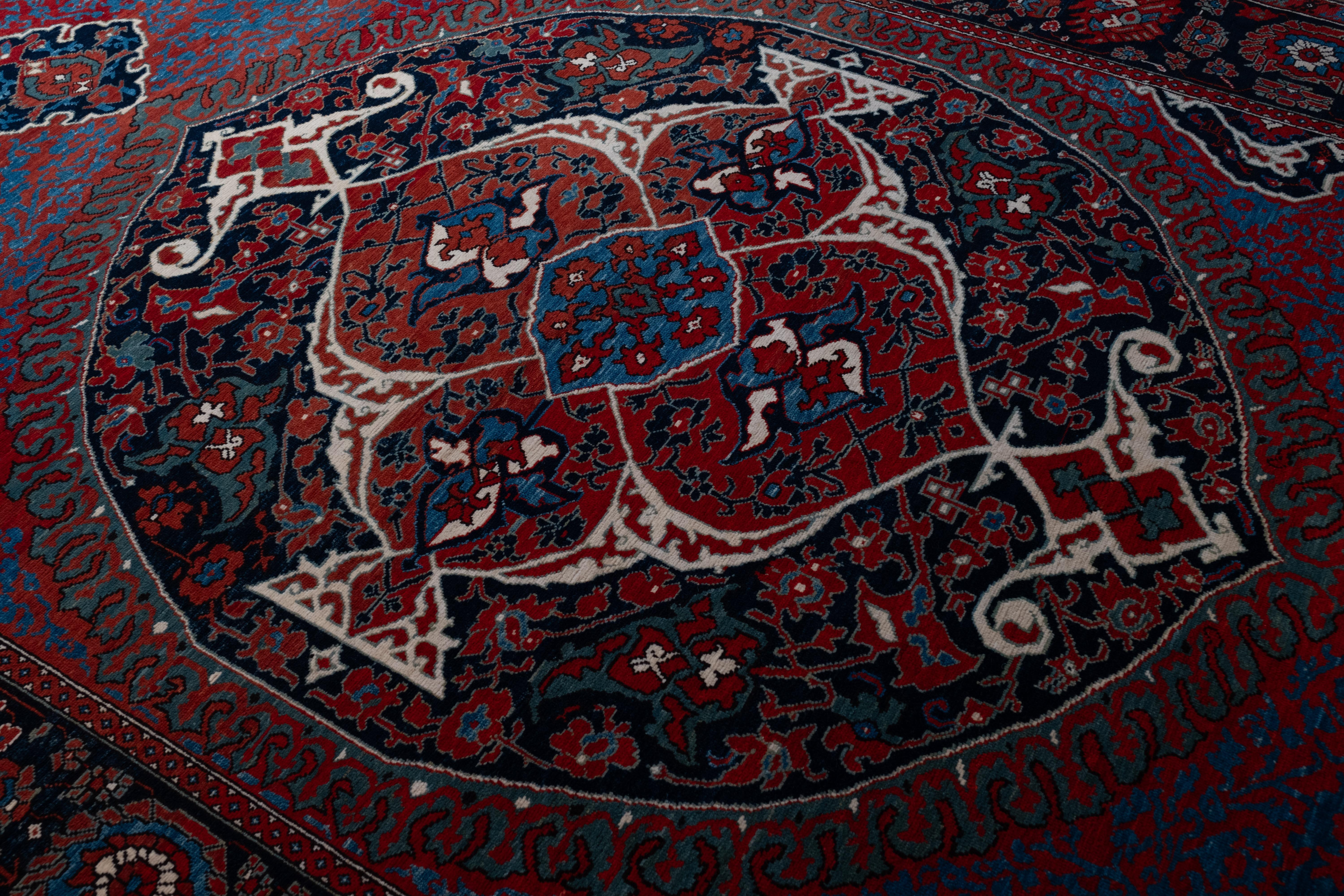 Ararat Rugs Medaillon Ushak Teppich Museumsstück 17. Jh. Revival Teppich Natürlich gefärbt (Türkisch) im Angebot
