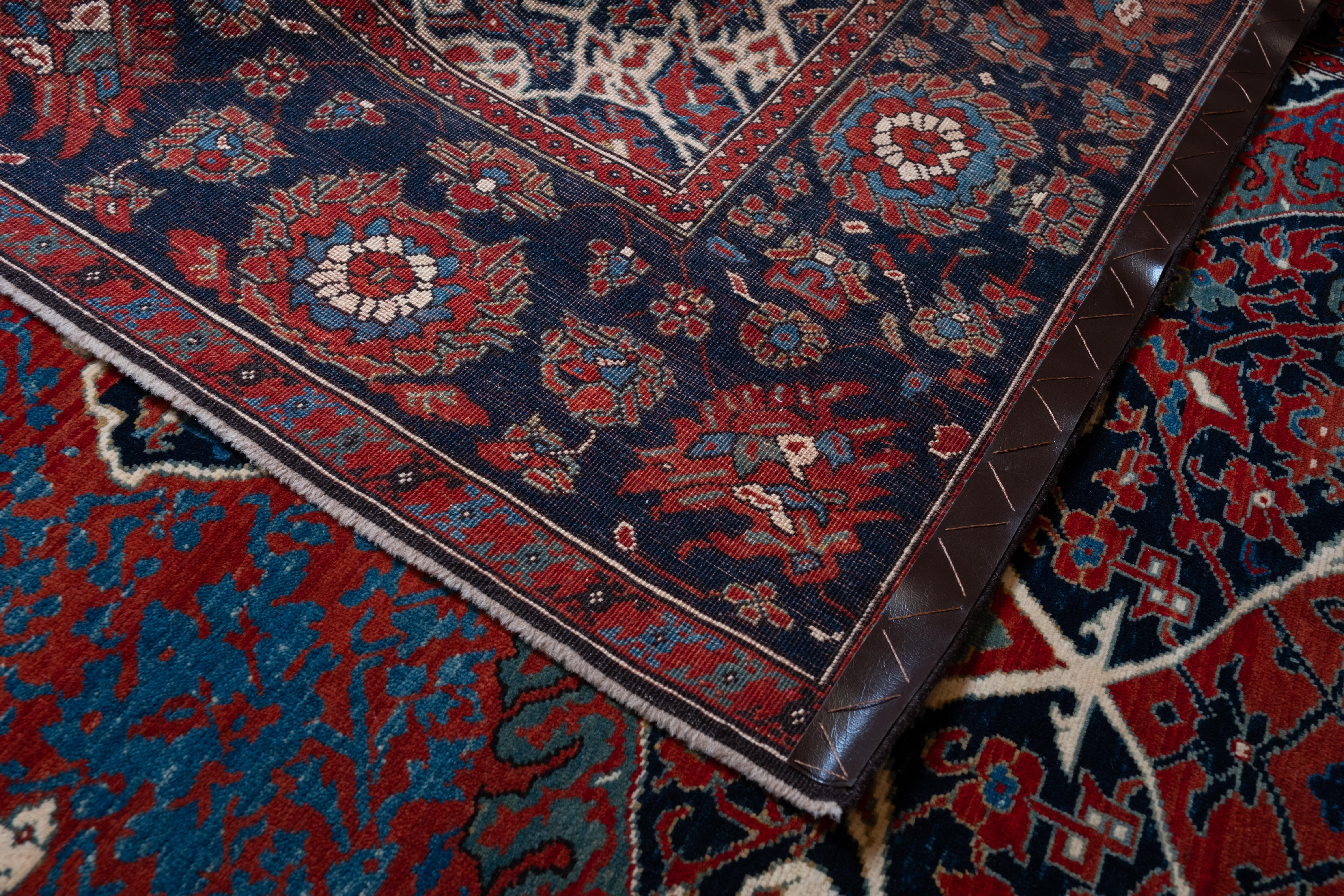 Ararat Rugs Medaillon Ushak Teppich Museumsstück 17. Jh. Revival Teppich Natürlich gefärbt (21. Jahrhundert und zeitgenössisch) im Angebot