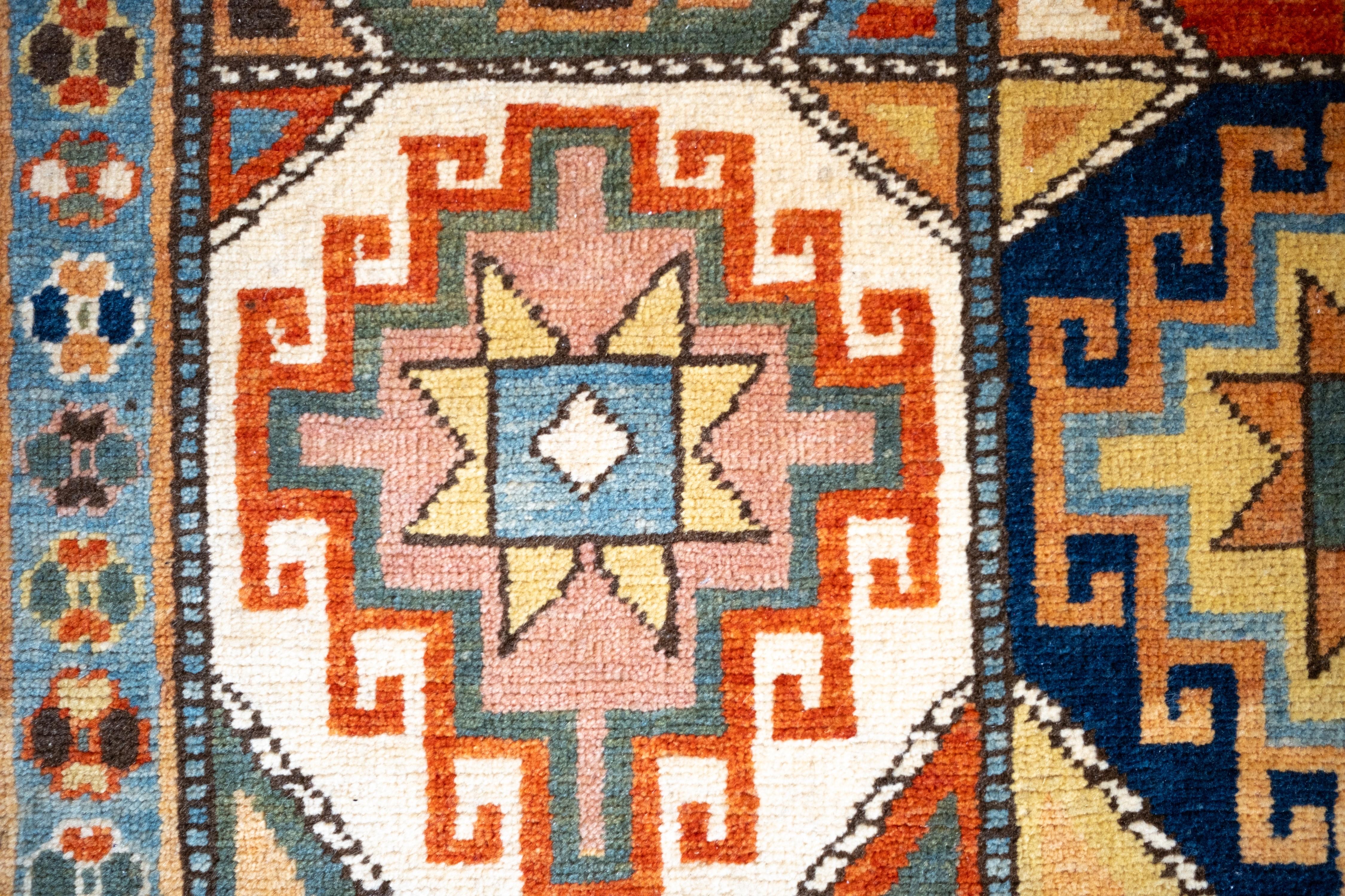 Tapis Ararat Memling Gul Kazak, tapis néo-caucasien du 19ème siècle teinté naturel en vente 3