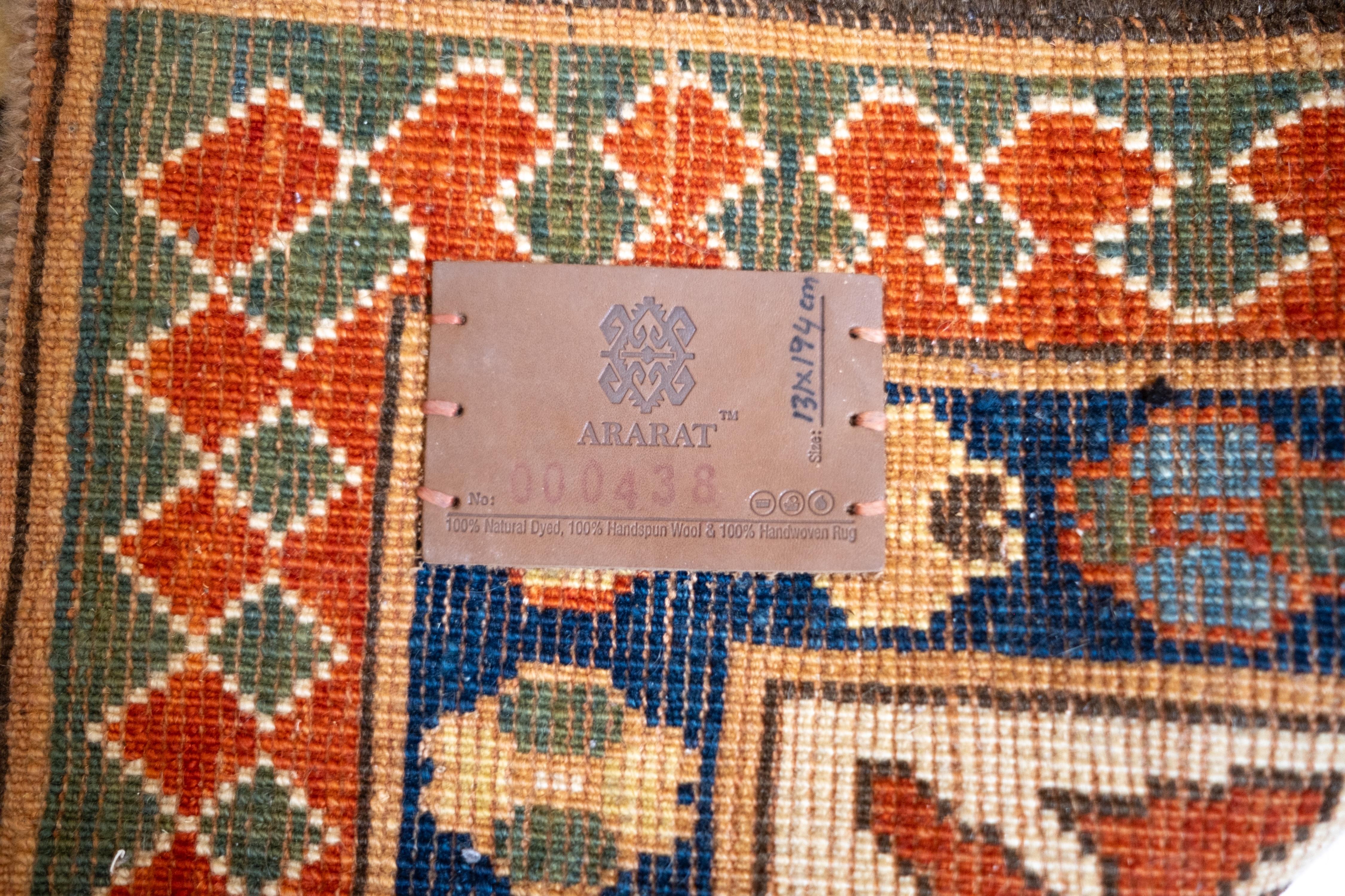 Caucasien Tapis Ararat Memling Gul Kazak, tapis néo-caucasien du 19ème siècle teinté naturel en vente