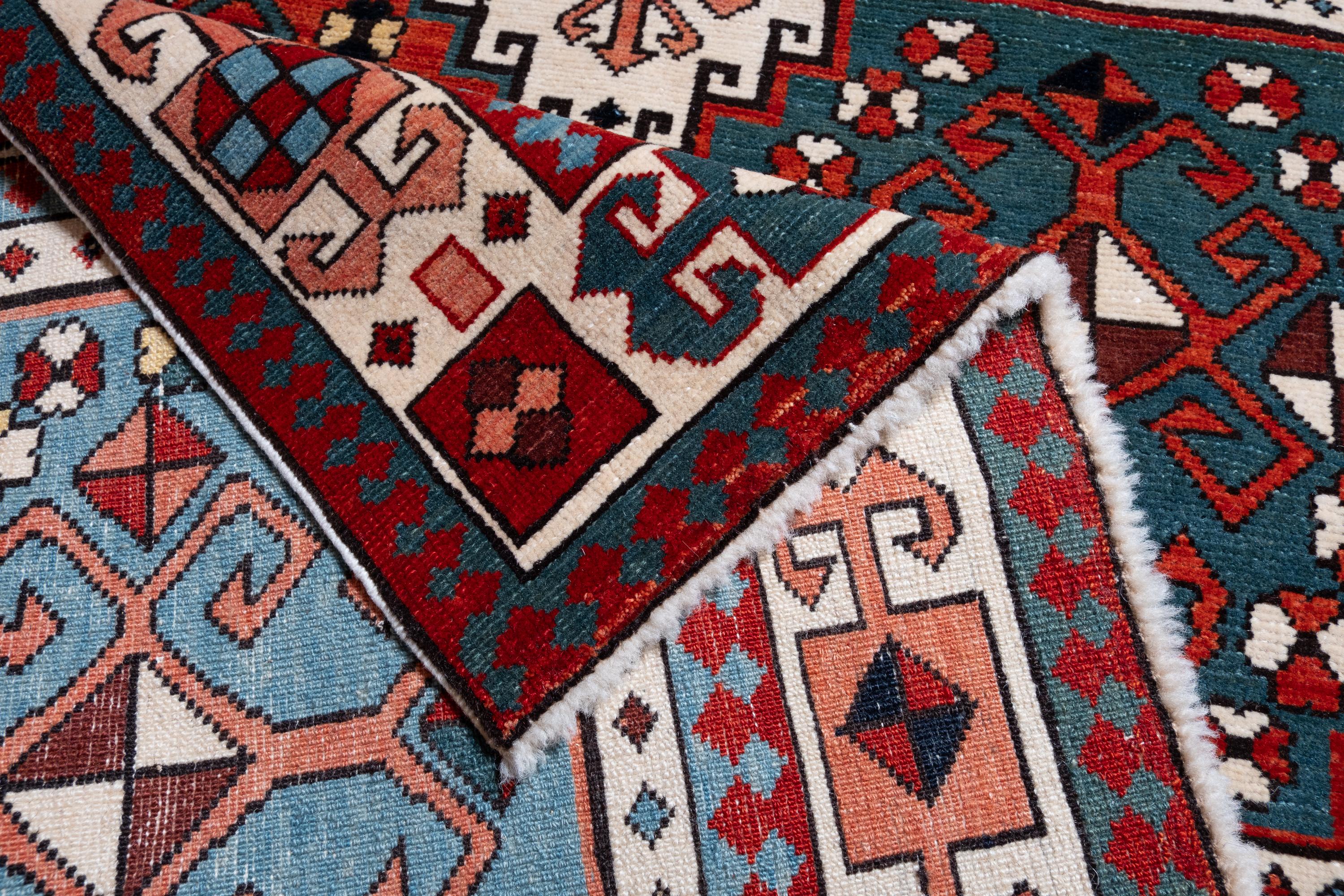 Ararat Rugs Memling Gul Kazak Teppich, 19. Jh. Kaukasischer Wiedergeburtsteppich Natürlich gefärbt (Pflanzlich gefärbt) im Angebot