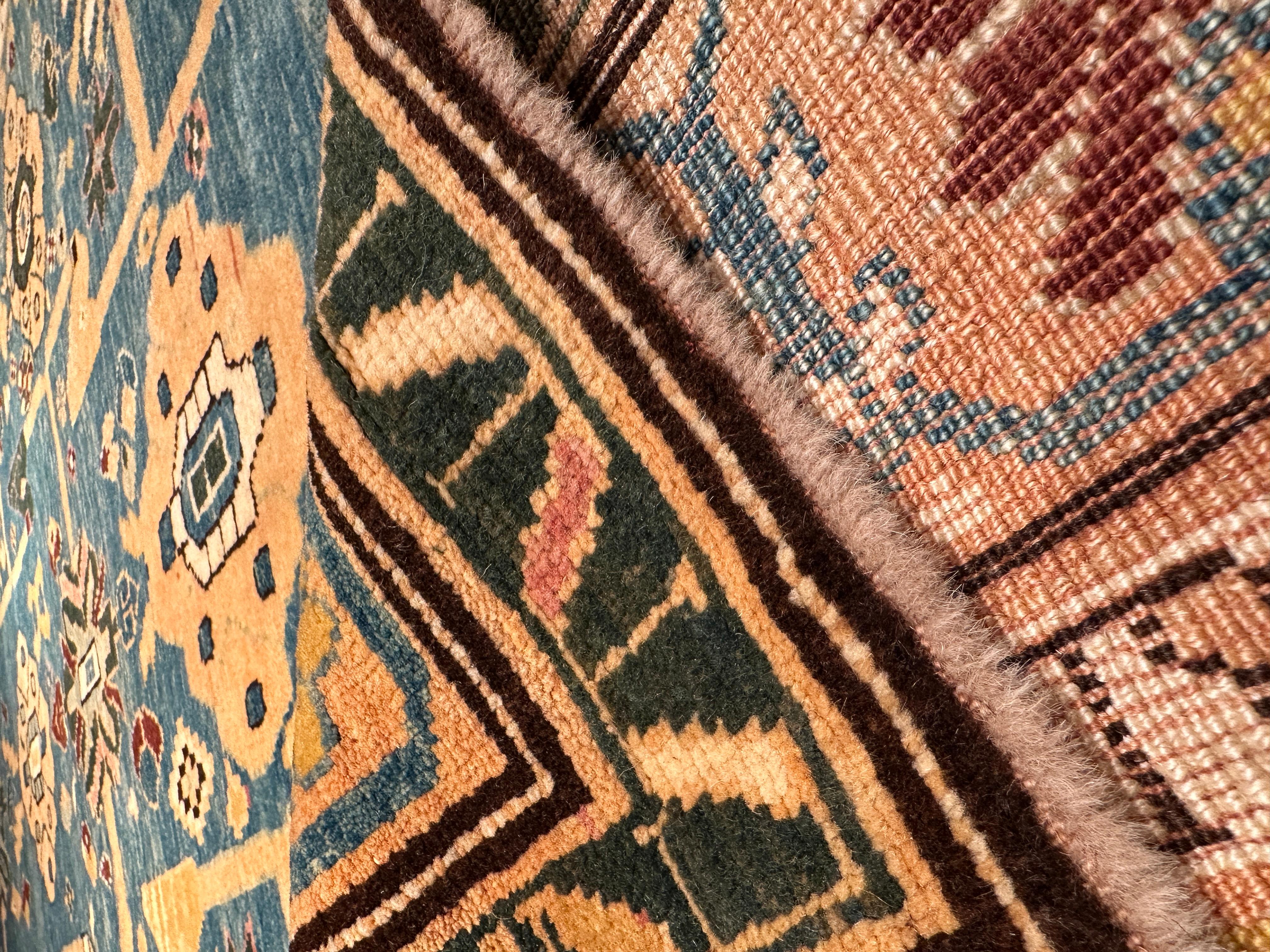 Ararat-Teppiche Mina Khani Karabagh Teppich - Kaukasus-Revival Teppich - Naturfarben (Türkisch) im Angebot