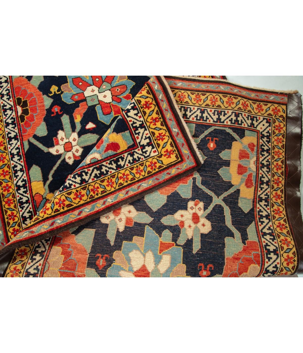 Ararat Rugs Mina Khani, Tappeto revival curdo del XIX secolo, tinto di Nature in vendita 2