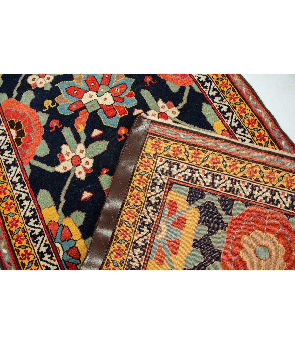 Ararat Rugs Mina Khani, Tappeto revival curdo del XIX secolo, tinto di Nature in vendita 1