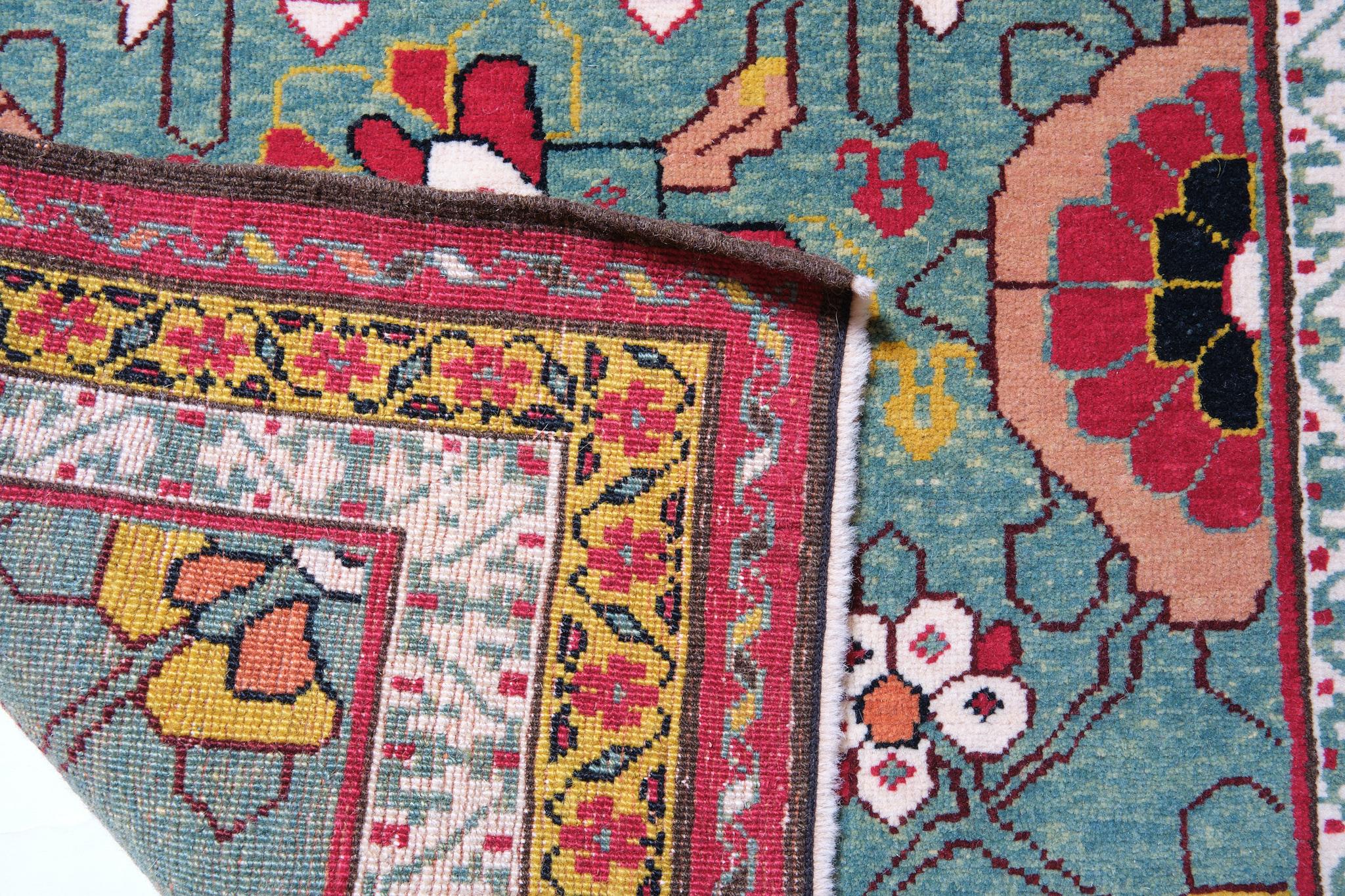 Ararat-Teppich Mina Khani, Teppich im persischen Stil des 19. Jahrhunderts, natürlich gefärbt (Revival) im Angebot