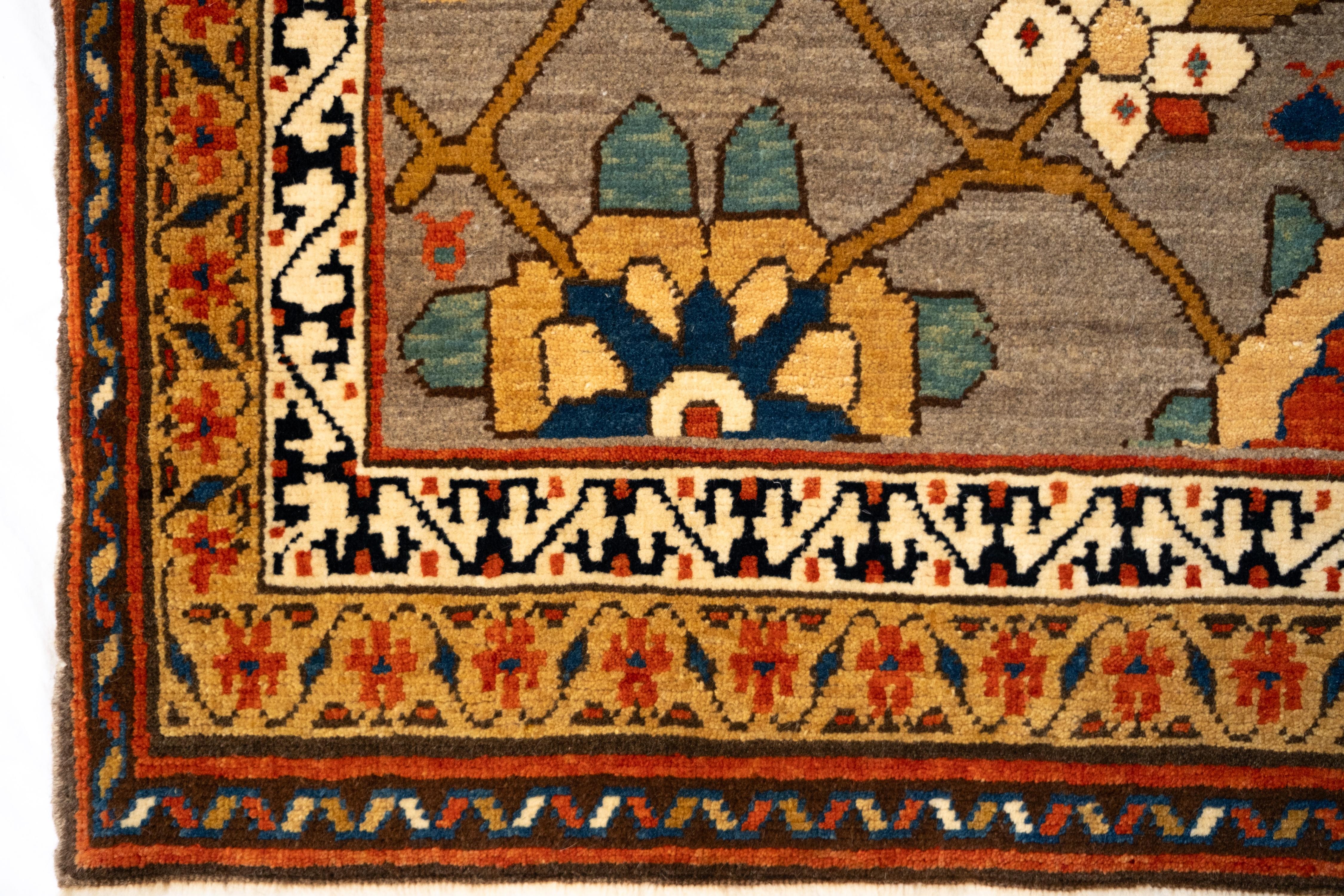 Ararat-Teppich Mina Khani, Teppich im persischen Stil des 19. Jahrhunderts, natürlich gefärbt (Türkisch) im Angebot