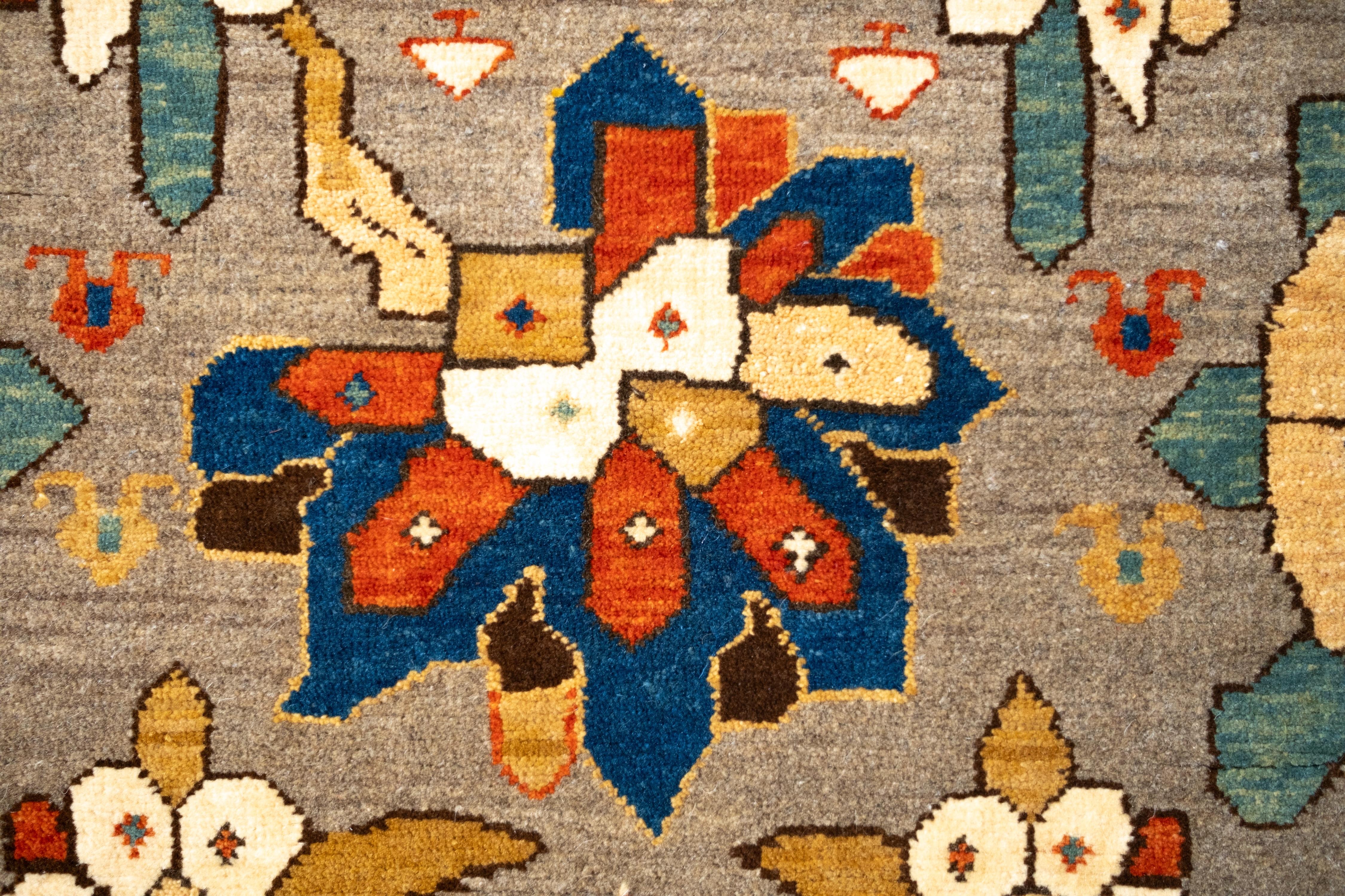 Ararat-Teppich Mina Khani, Teppich im persischen Stil des 19. Jahrhunderts, natürlich gefärbt (Pflanzlich gefärbt) im Angebot