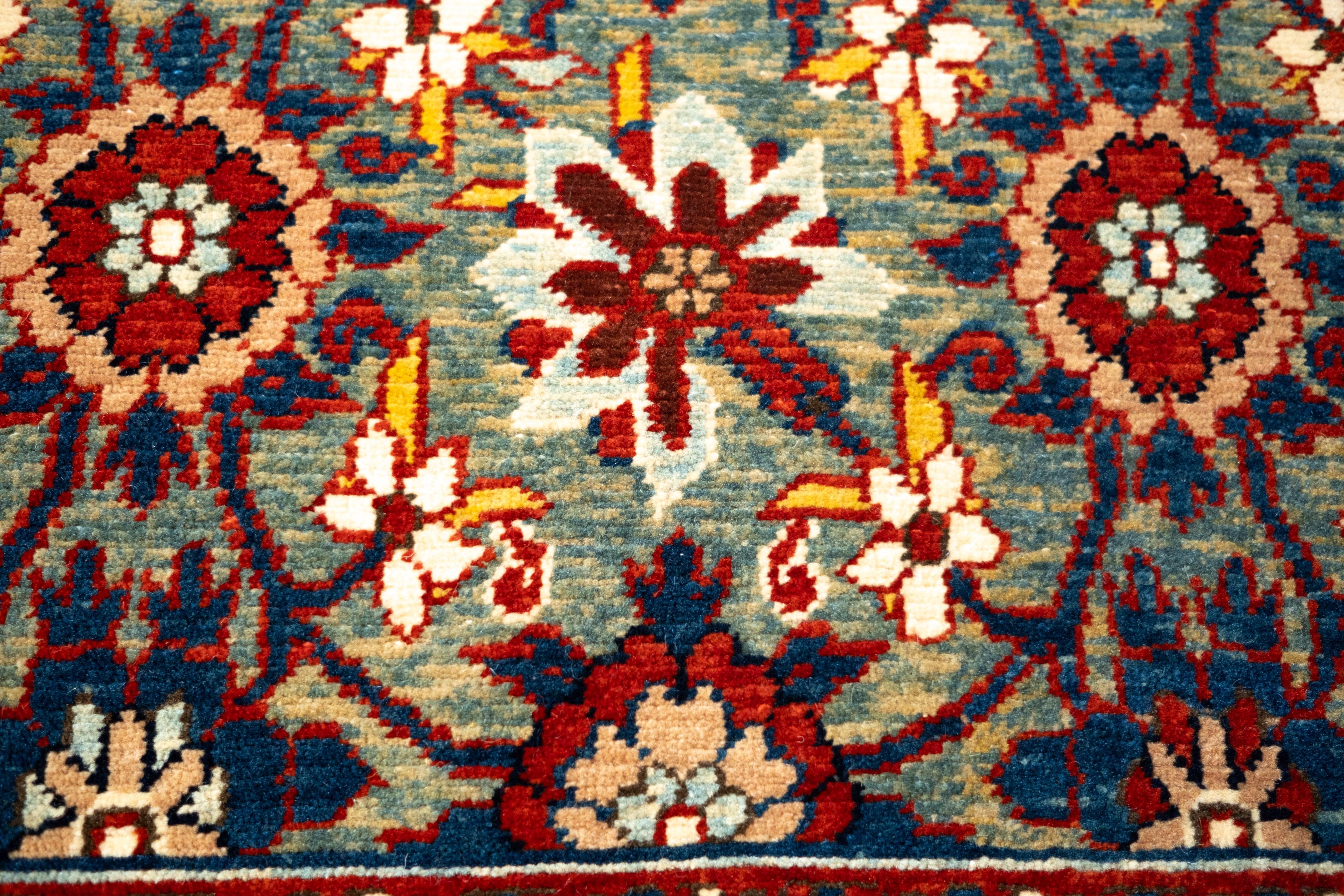 Ararat-Teppich Mina Khani, Teppich im persischen Stil des 19. Jahrhunderts, natürlich gefärbt (21. Jahrhundert und zeitgenössisch) im Angebot