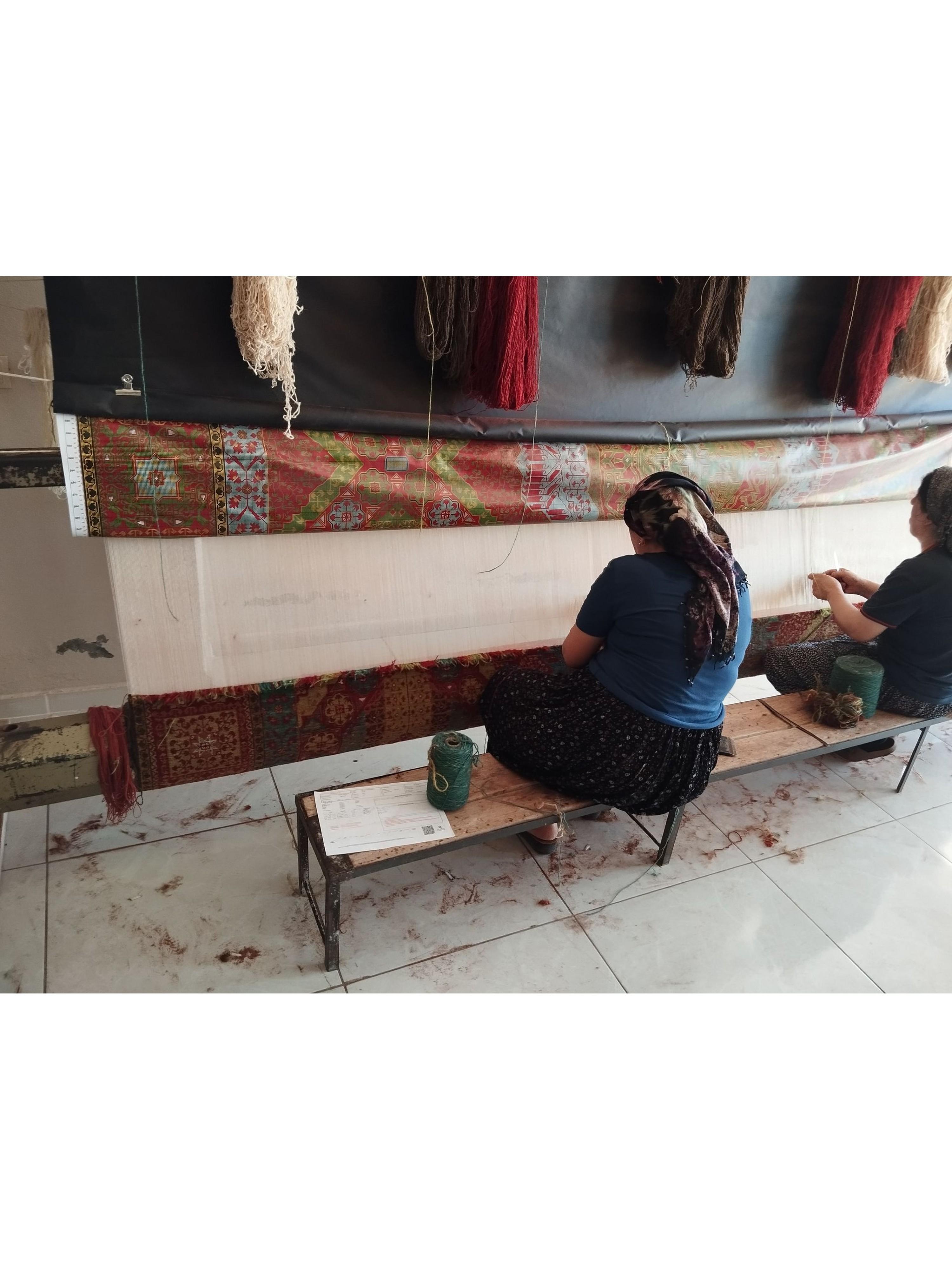 Revival Ararat Rugs Tapis Mamlouk surdimensionné Un majestueux Revive de l'art islamique Tapis en vente