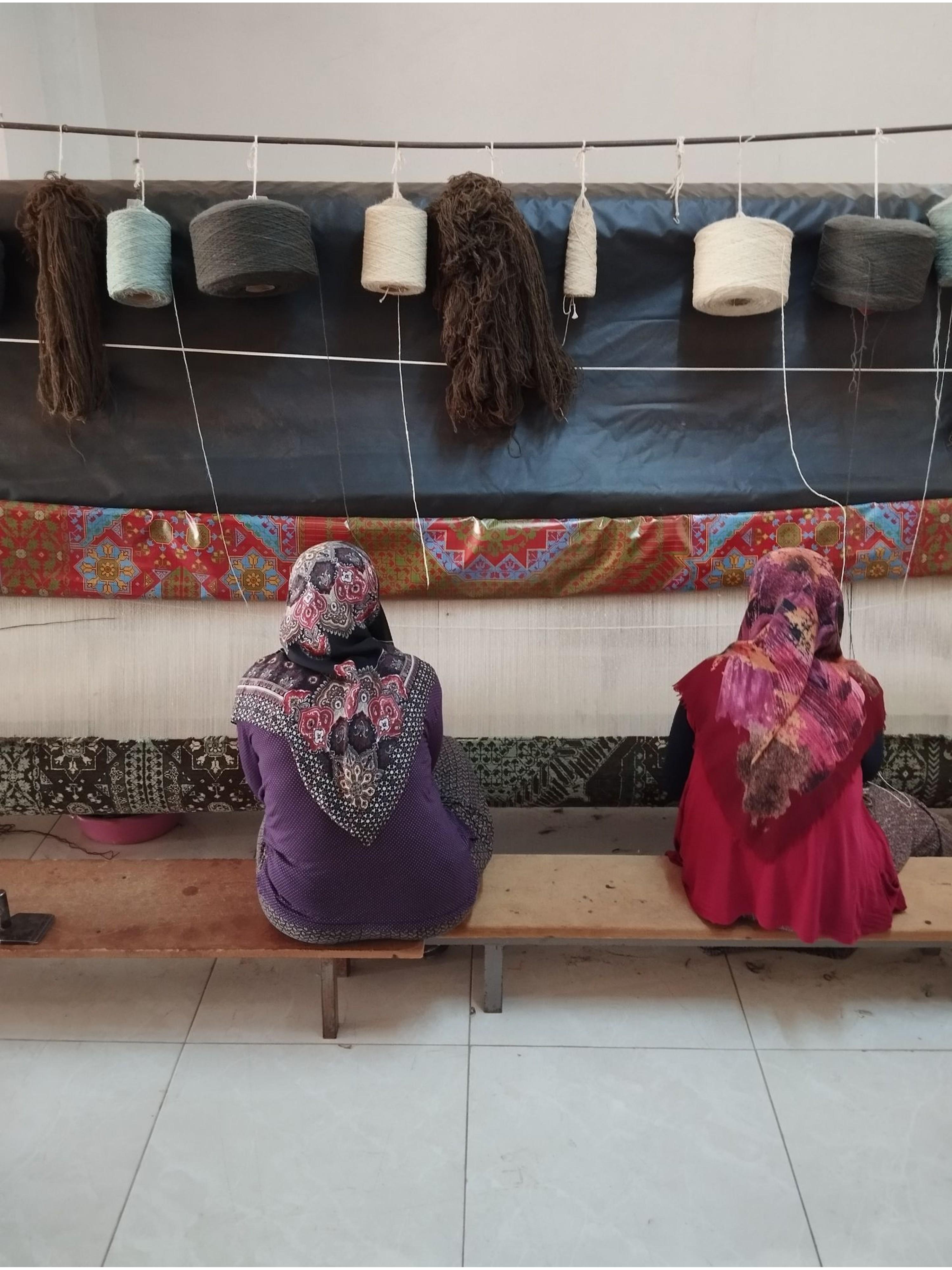 Revival Ararat Rugs Tapis Mamlouk surdimensionné Un majestueux Revive de l'art islamique Tapis en vente