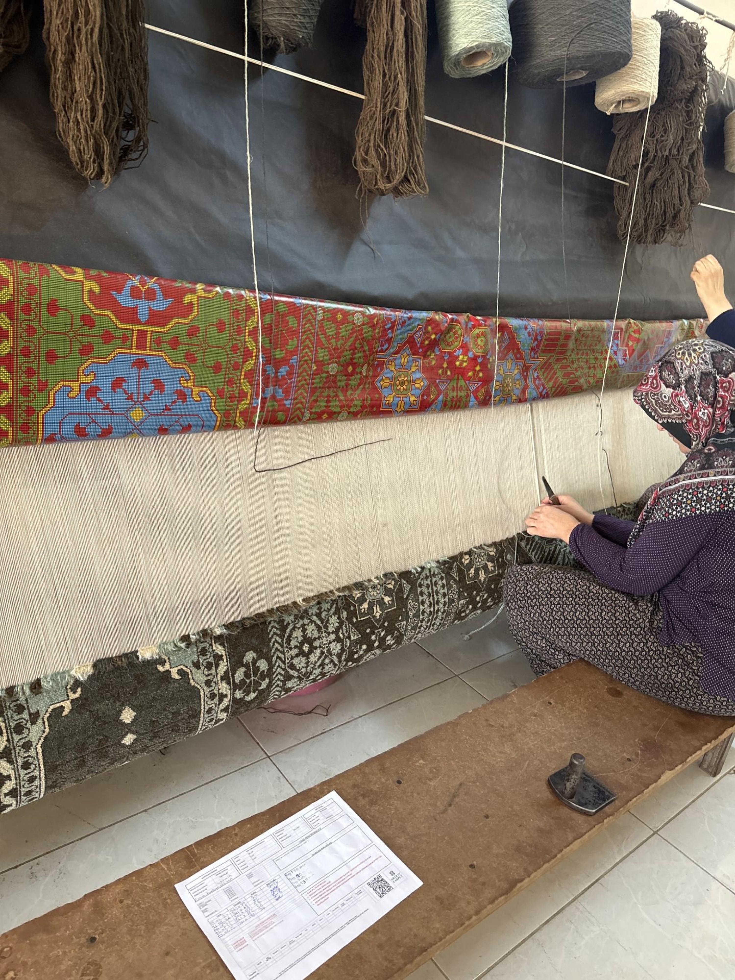 Teinture végétale Ararat Rugs Tapis Mamlouk surdimensionné Un majestueux Revive de l'art islamique Tapis en vente