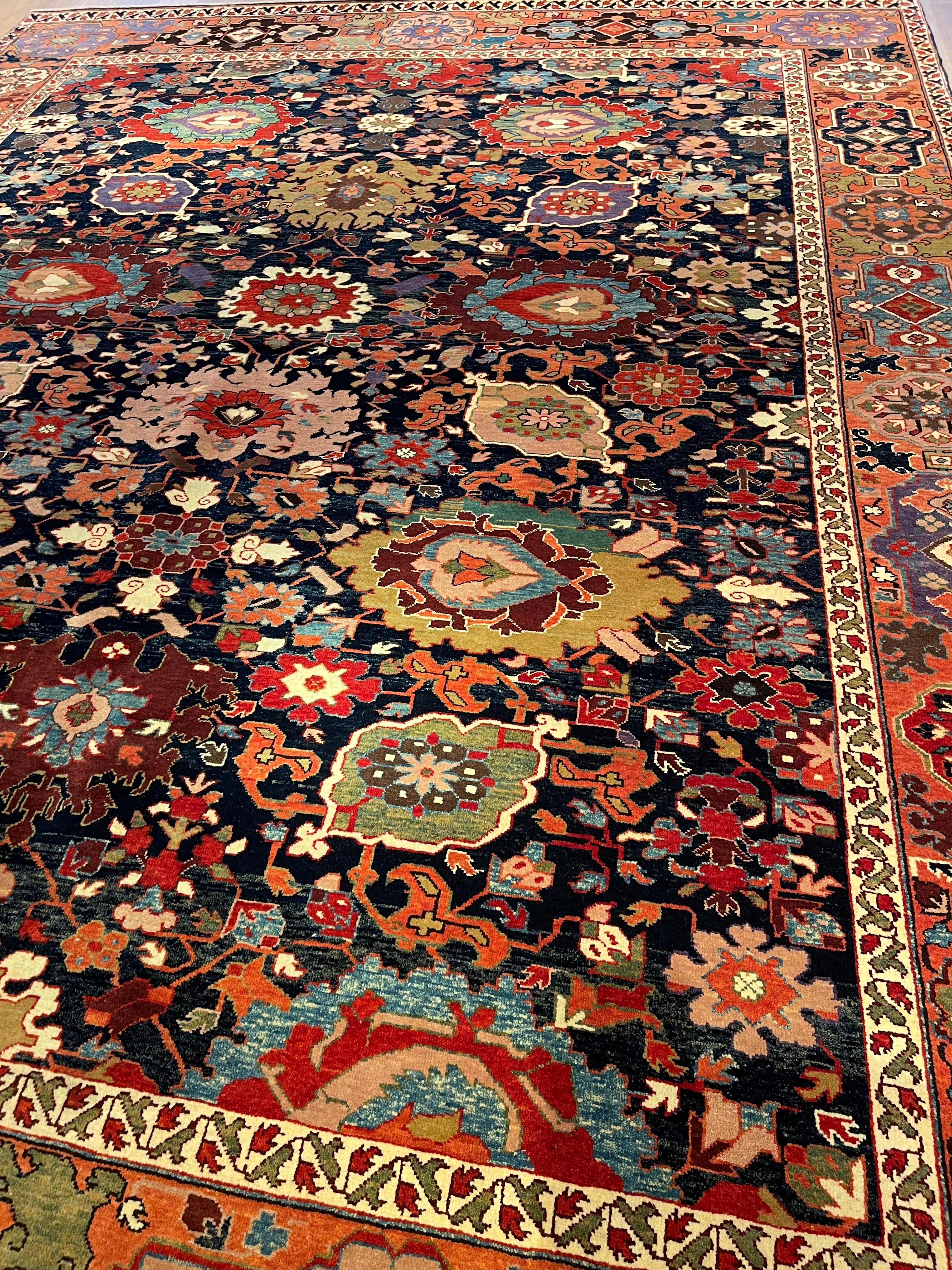 Die Quelle des Teppichs stammt aus dem Buch How to Read - Islamic Carpets, Walter B. Denny, The Metropolitan Museum of Art, New York 2014 Abb.82. Es handelt sich um ein exklusives Exemplar eines Teppichs mit Palmettengittermuster aus dem 19.