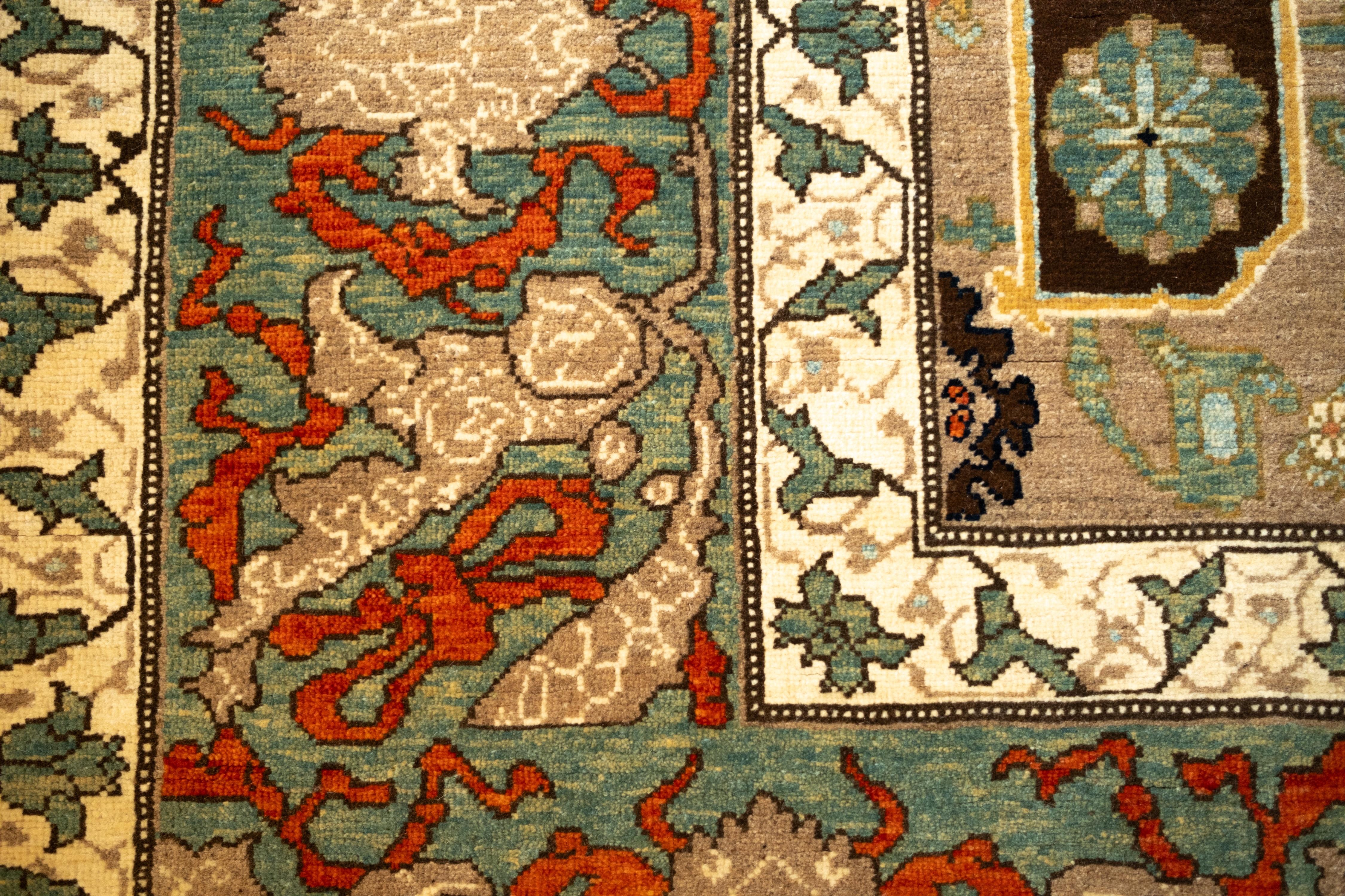 Ararat Rugs Tapis à treillis Palmettes et fleurs Antique Revival Persan Tapis en vente 3