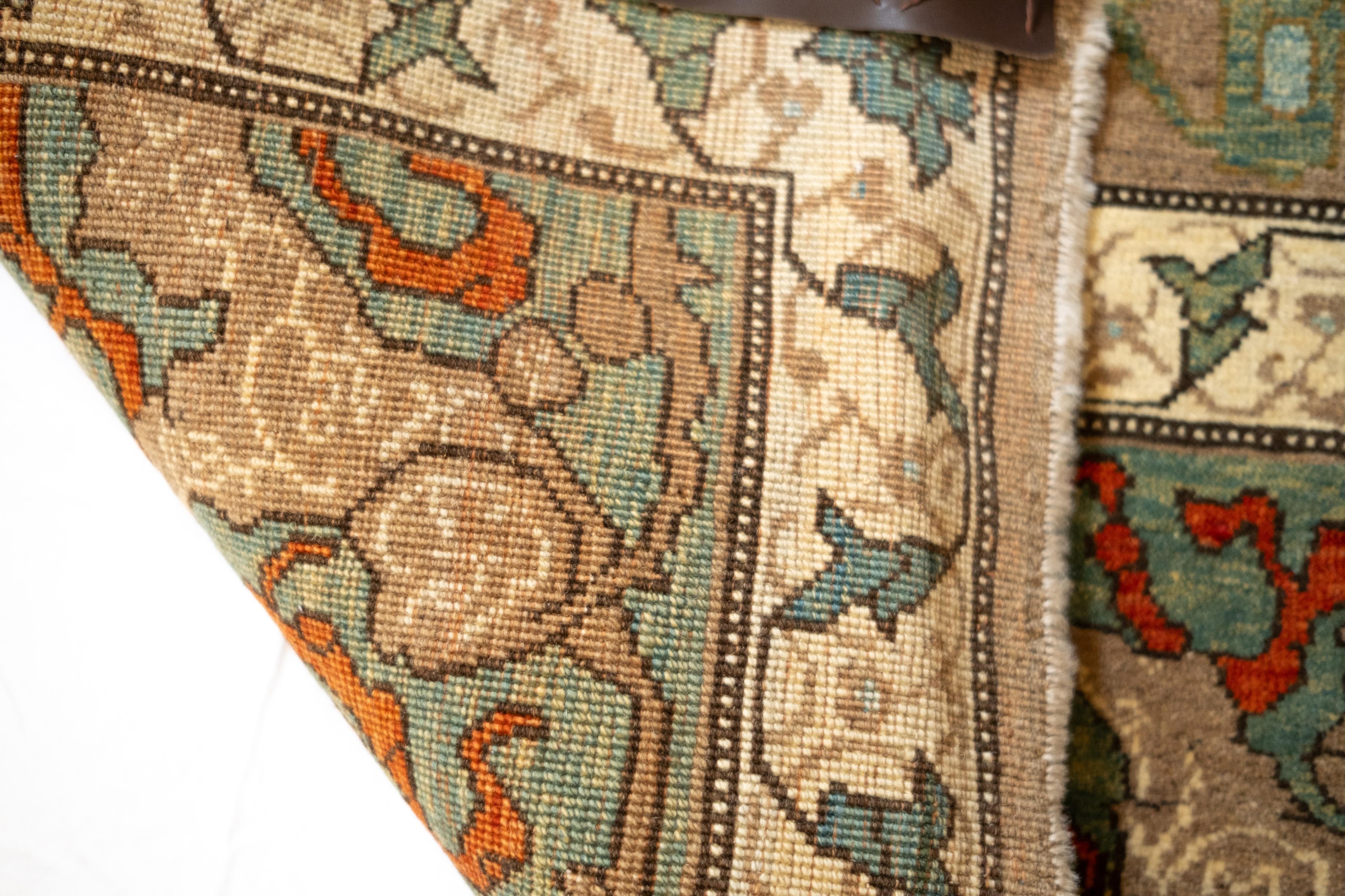 Ararat Rugs Tapis à treillis Palmettes et fleurs Antique Revival Persan Tapis en vente 4