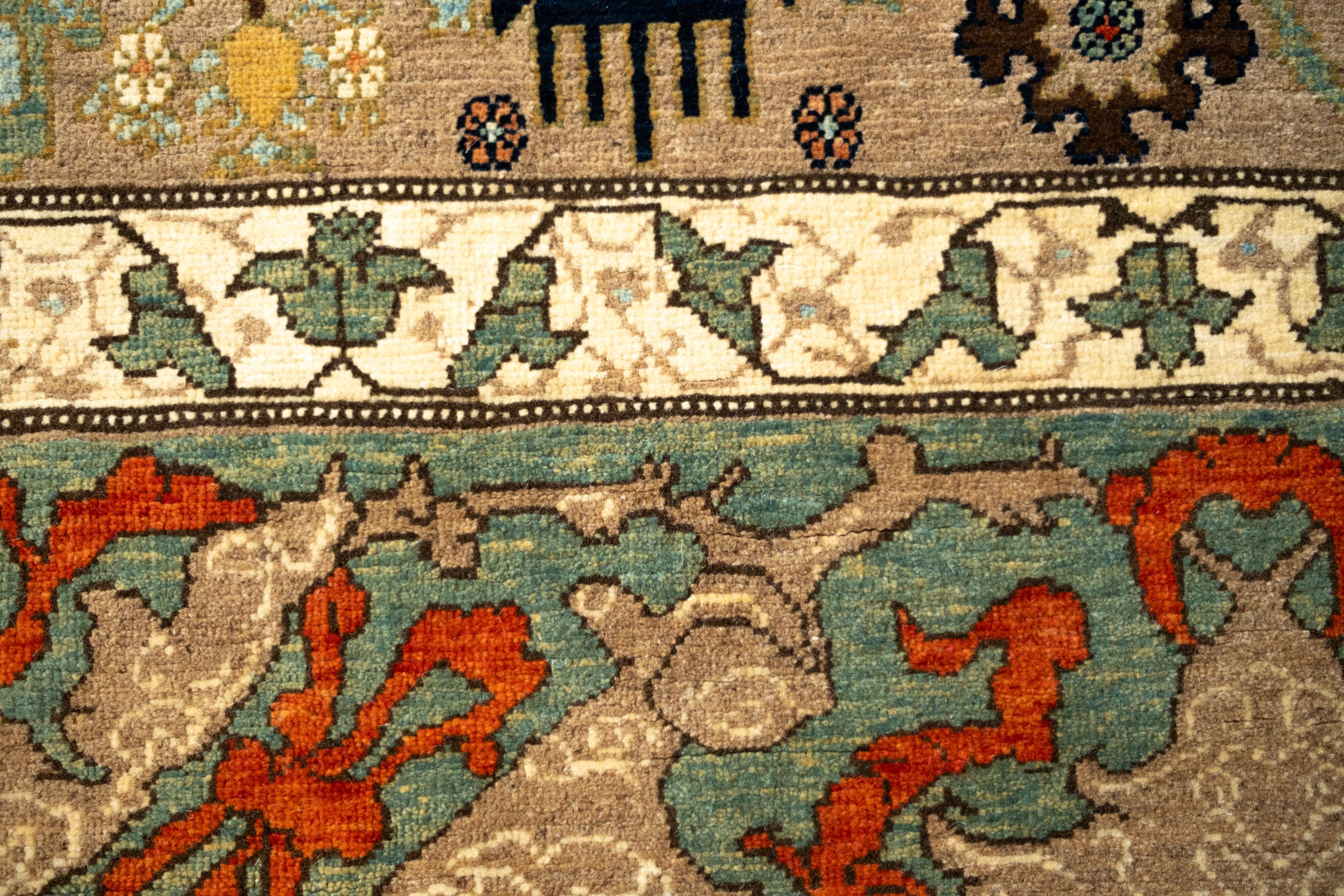 Ararat Rugs Tapis à treillis Palmettes et fleurs Antique Revival Persan Tapis en vente 1
