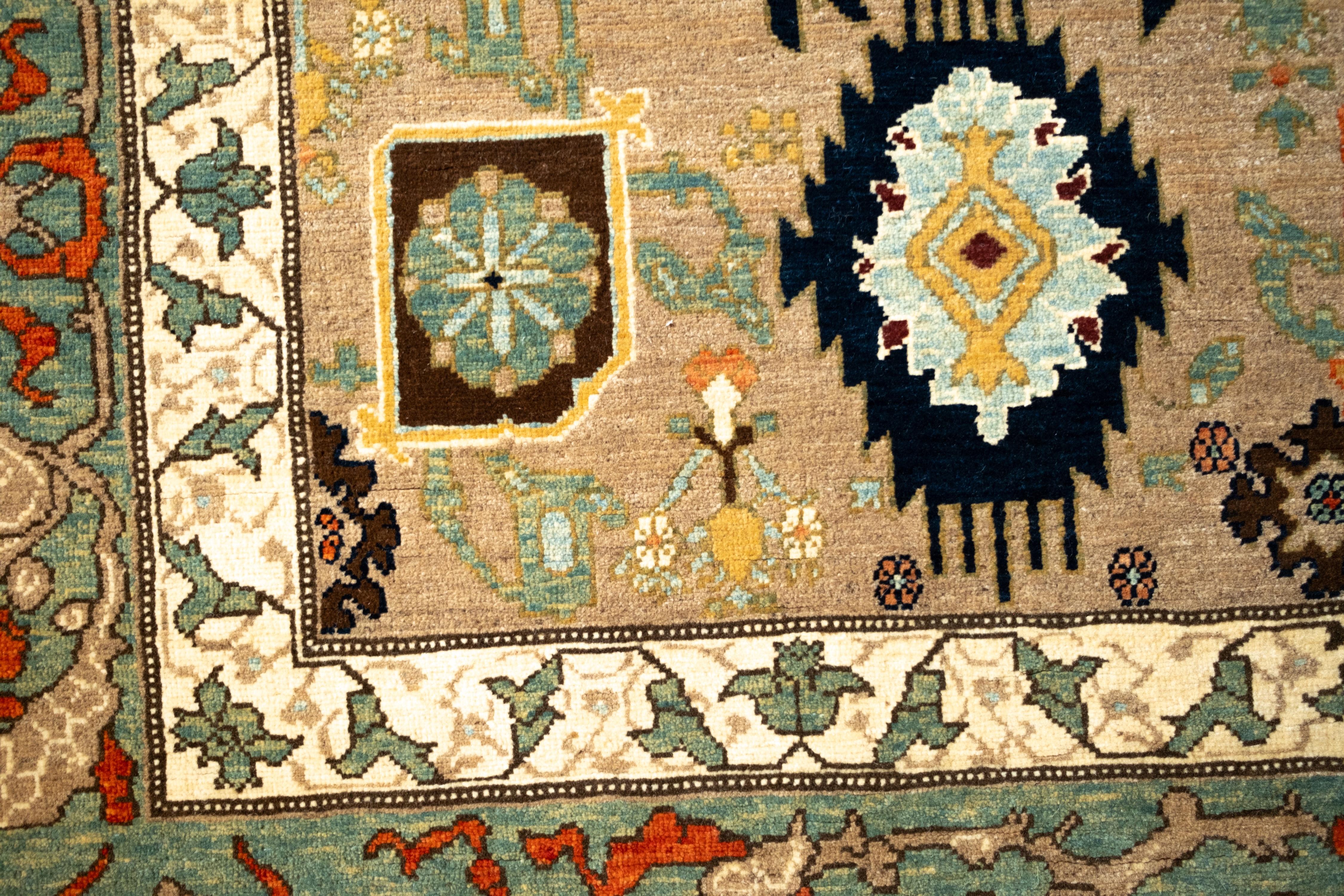 Ararat Rugs Tapis à treillis Palmettes et fleurs Antique Revival Persan Tapis en vente 2