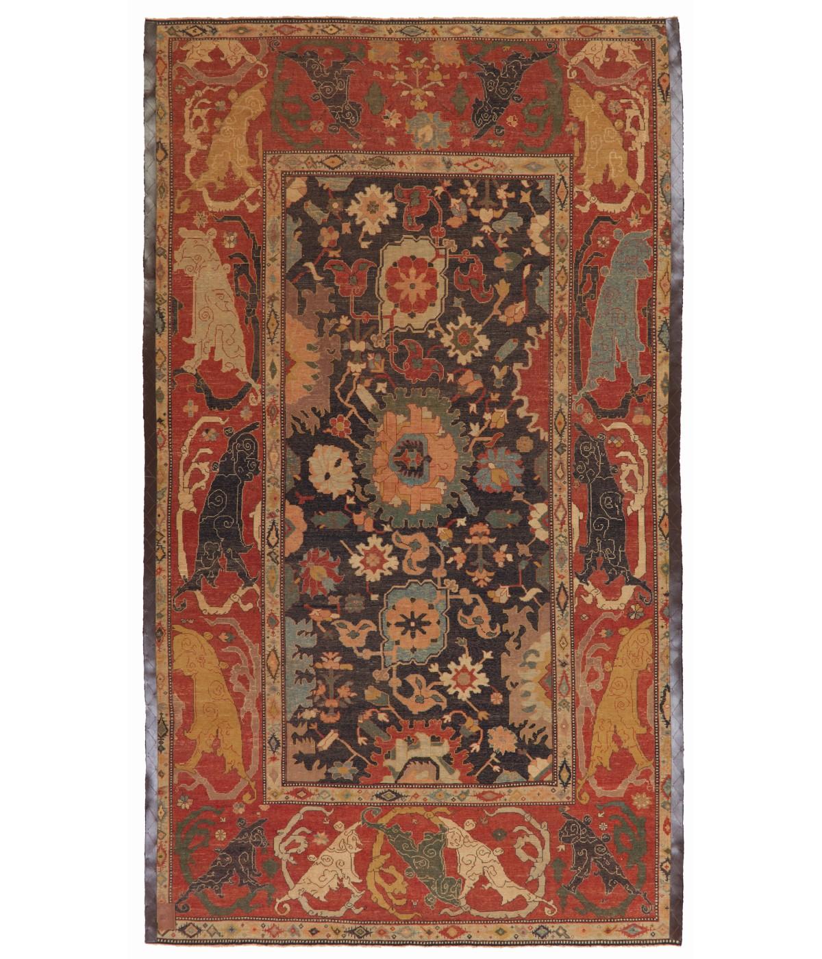 Este motivo compensado se compone de palmetas y flores, uno tiene la impresión de que sólo forma parte de un esquema más amplio diseñado para las alfombras del siglo XIX de la región de Bidjar, zona del Kurdistán oriental. Unas palmetas muy
