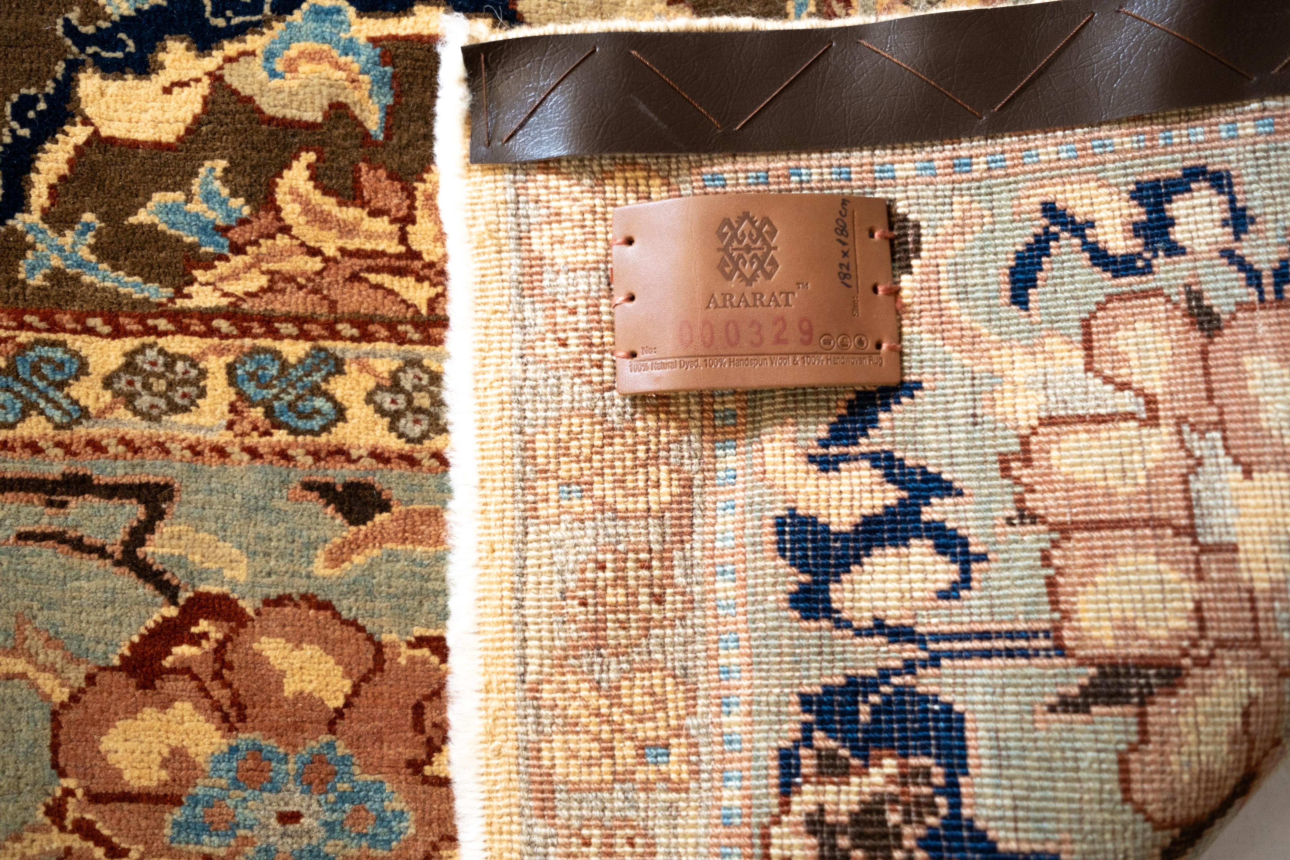 Alfombra Polonesa Ararat Rugs, Renacimiento de pieza de museo del siglo XVII, Teñida al natural Turco en venta