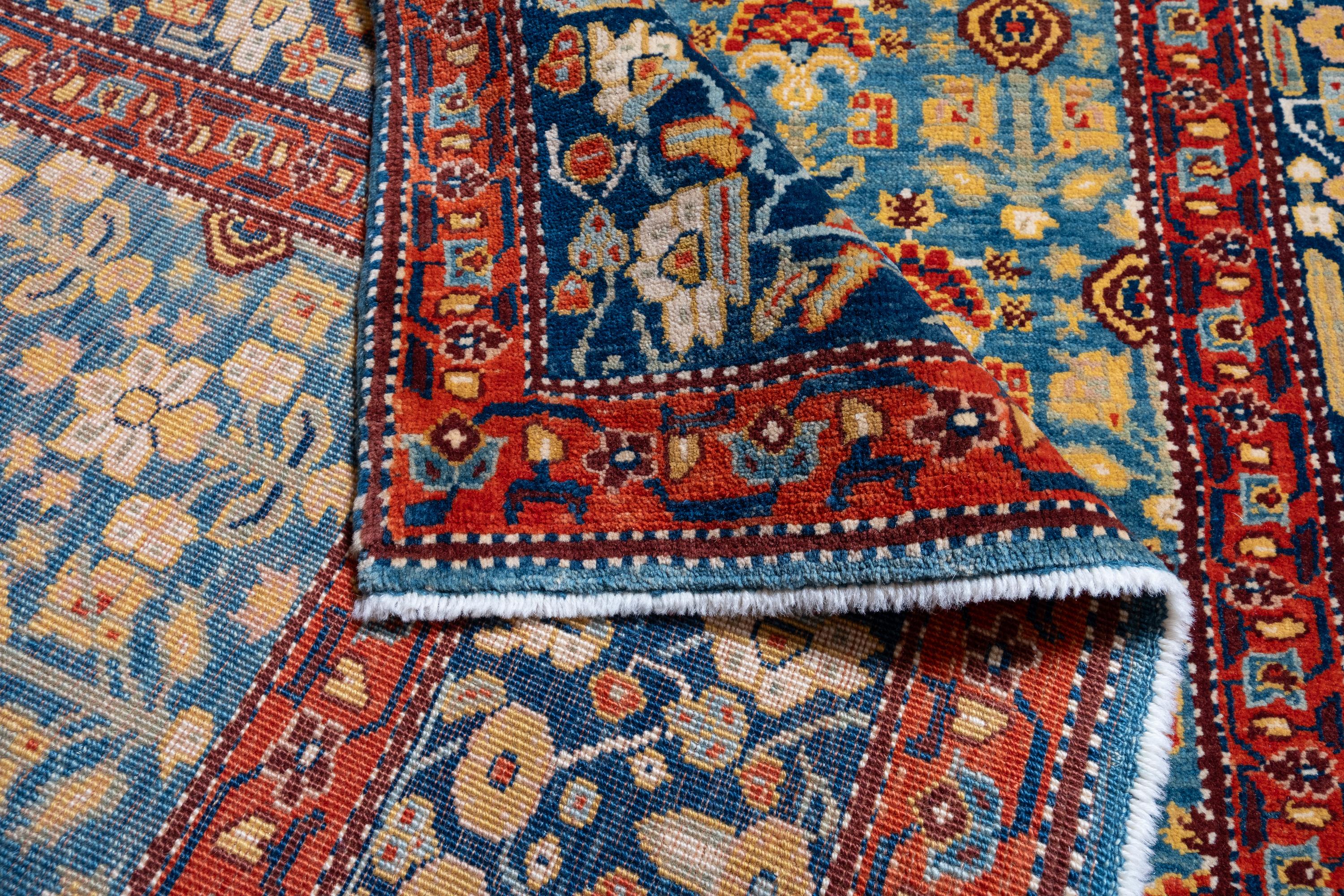 Ararat Teppich Reihen von Blumenteppichen Garrus Joshagan Revival Teppich natürlich gefärbt (Pflanzlich gefärbt) im Angebot