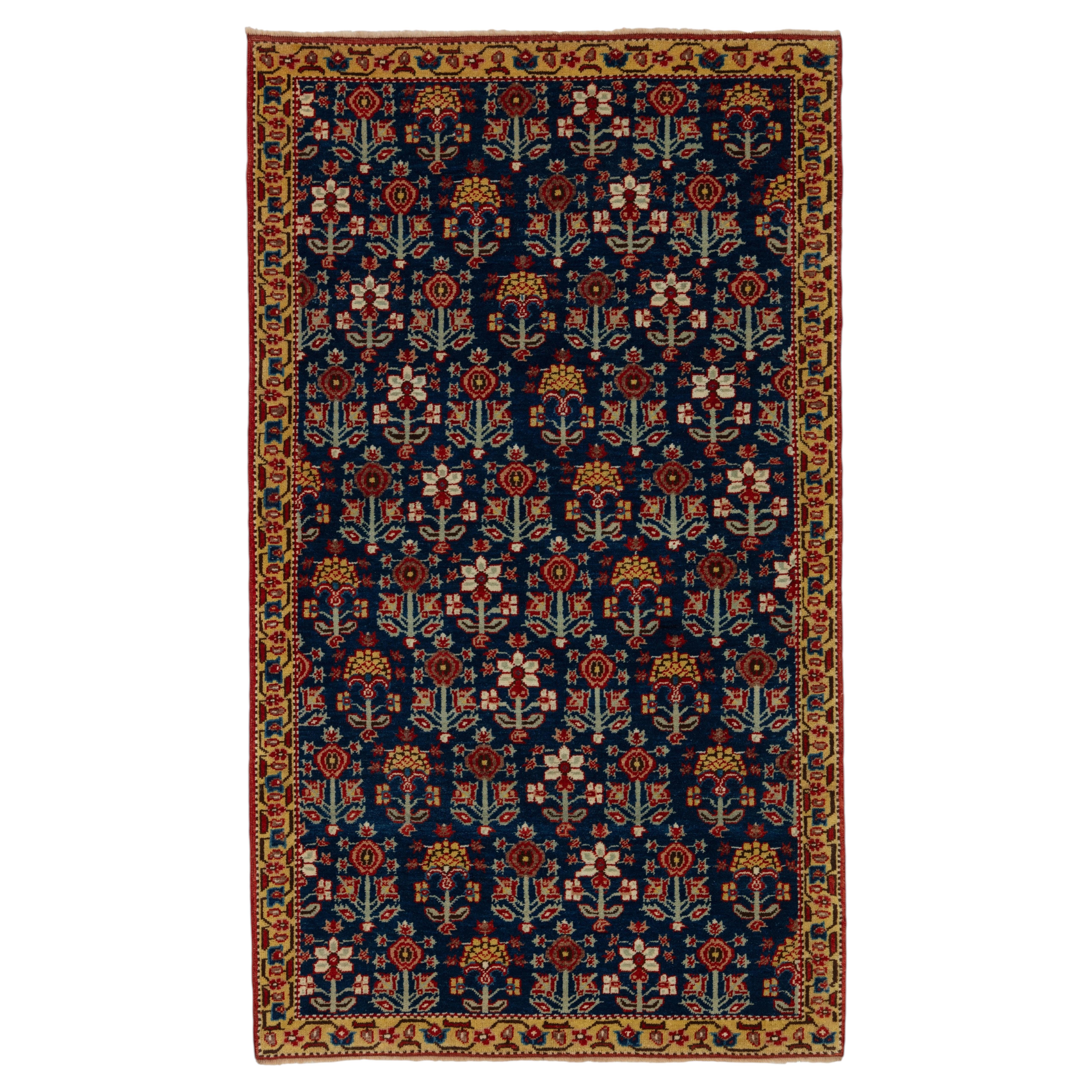 Alfombras Ararat: Alfombra «Rows of Flowers» de Garrus, estilo Joshagan, teñida con tintes naturales en venta