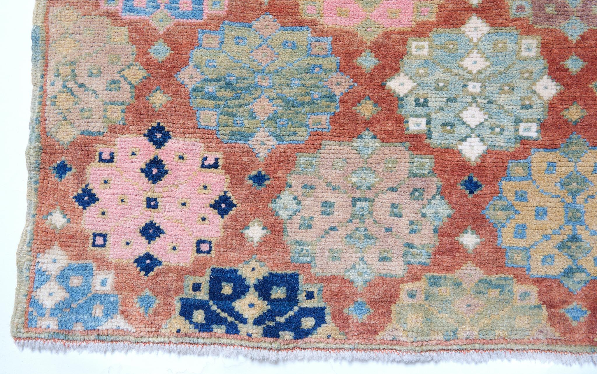 The source of the rug comes from the book Orient Star – A Carpet Collection, E. Heinrich Kirchheim, Hali Publications Ltd, 1993 nr.173. This classical shape of a rosette design 16th Century rug from the Aksaray region, Central Anatolia area, Turkey.