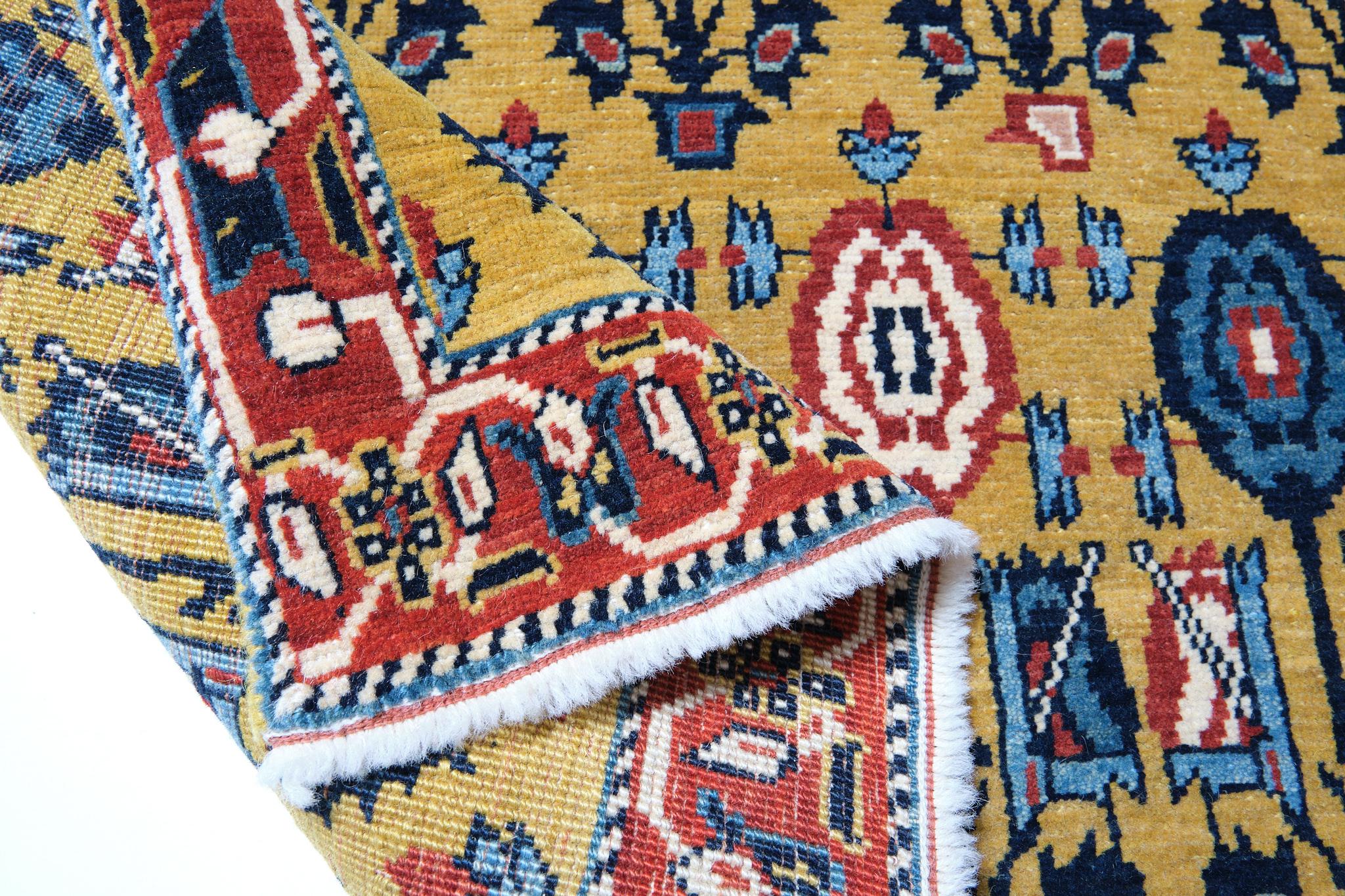 Ararat-Teppich Senna-Blumenregale Teppich, natürlich gefärbt, 18. Jahrhundert (Türkisch) im Angebot