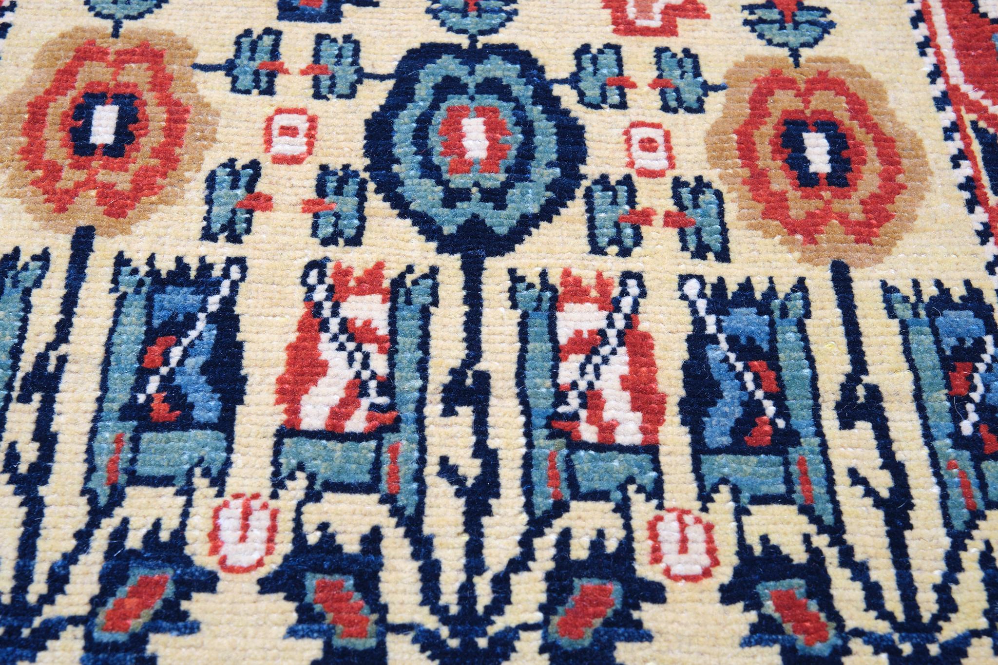 Ararat-Teppich Senna-Blumenreih Teppich Gerous Persian Revival Naturfarben (Türkisch) im Angebot