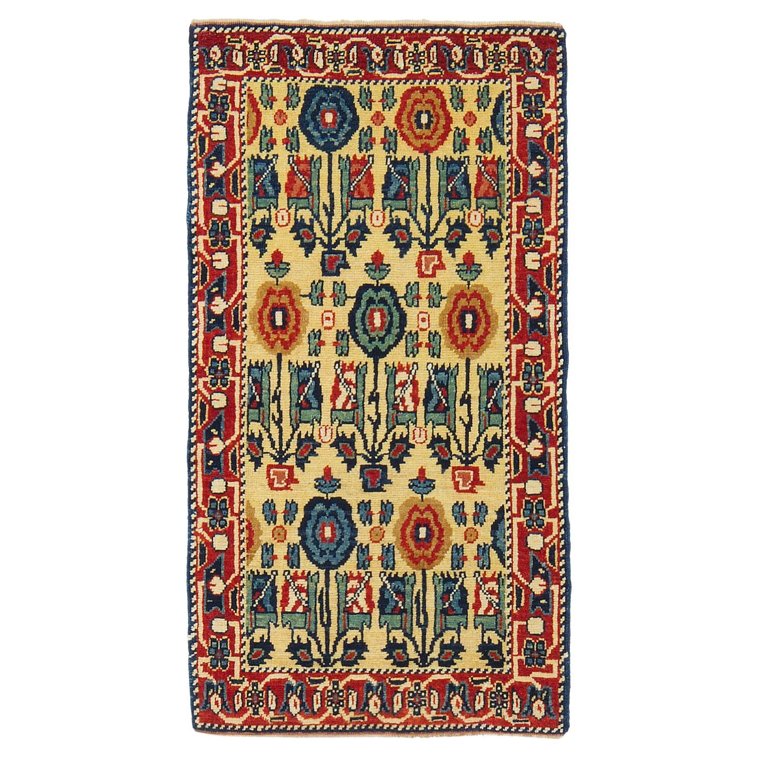 Tapis Ararat Senna Rows of Flowers Tapis de la renaissance persane géorgienne teint en naturel