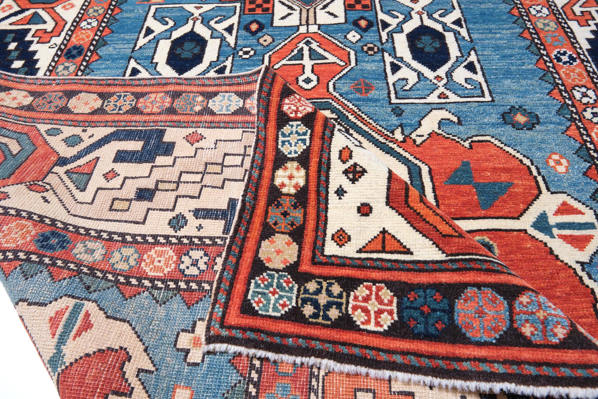 Ararat Rugs Alfombra Shirvan con Columnas Hexagonales Alfombra Caucasia Revival Tinte Natural Turco en venta