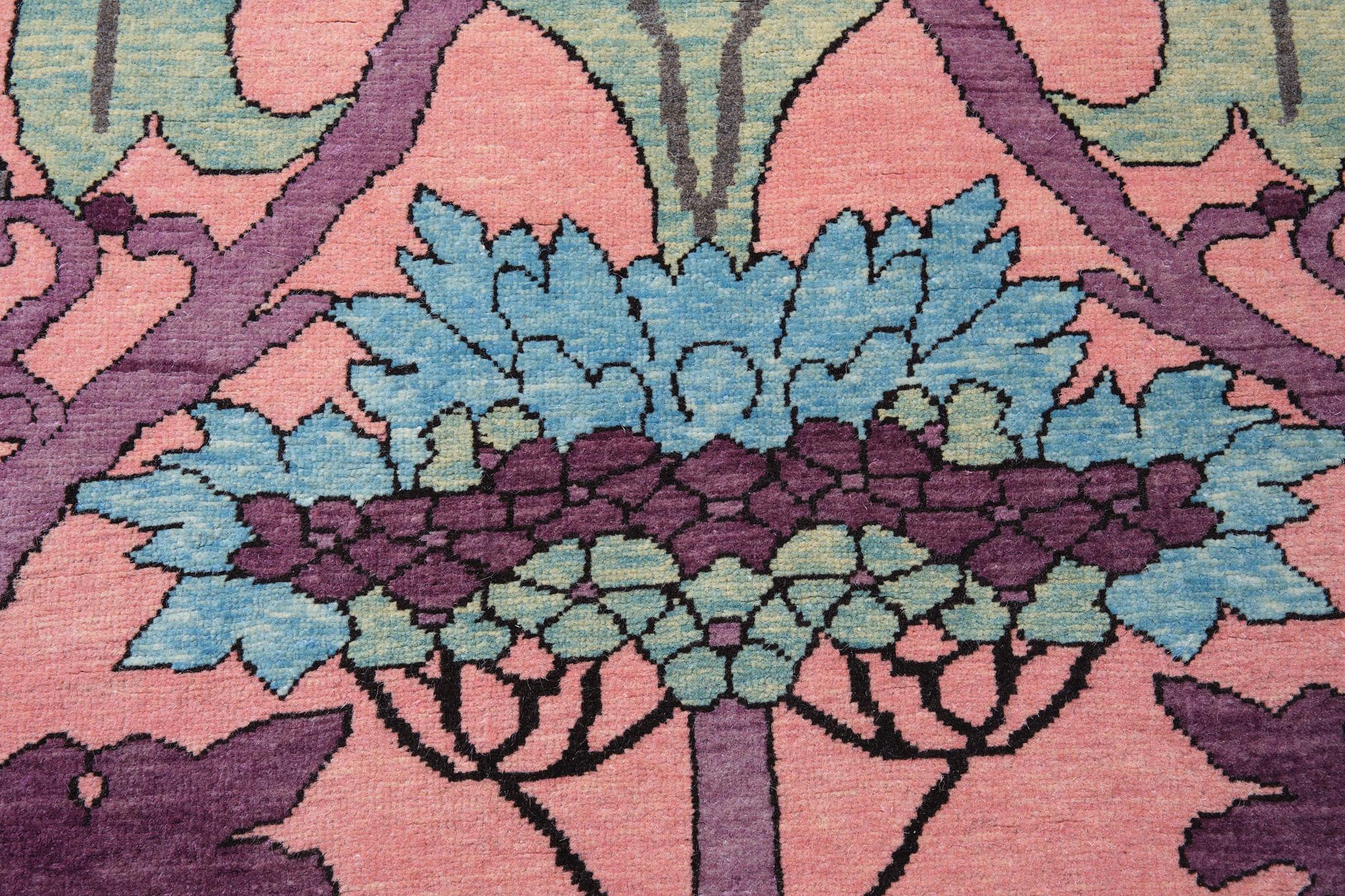 Noué à la main Ararat Rugs the Fintona William Morris Carpet, Arts and Crafts, Natural Dyed Rug (tapis teint dans la nature) en vente