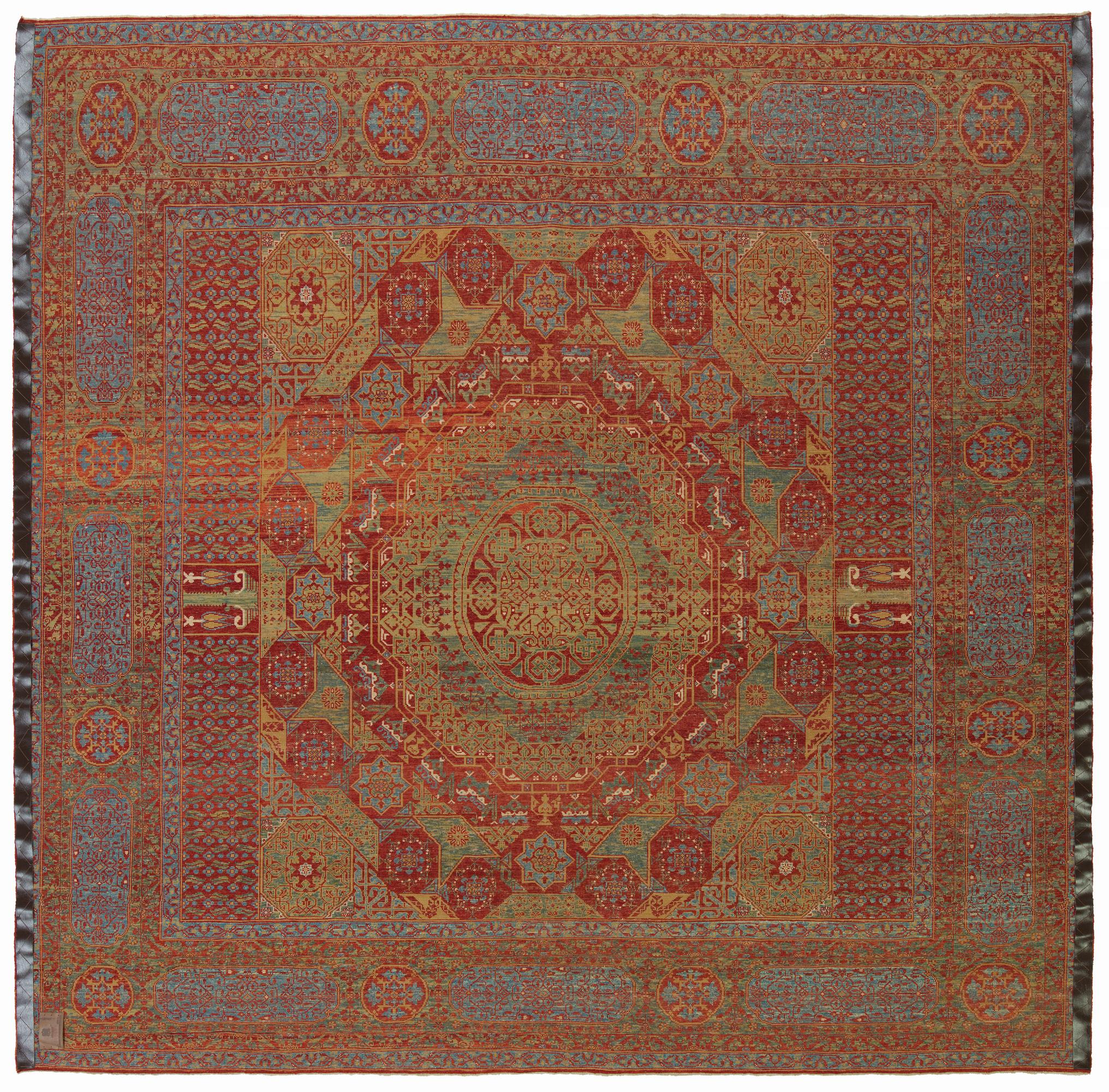 The design source of the carpet comes from the book How to Read – Islamic Carpets, Walter B. Denny, The Metropolitan Museum of Art, New York 2014 fig.61,62. The five-star-medallion carpet was designed in the early 16th century by Mamluk Sultane of