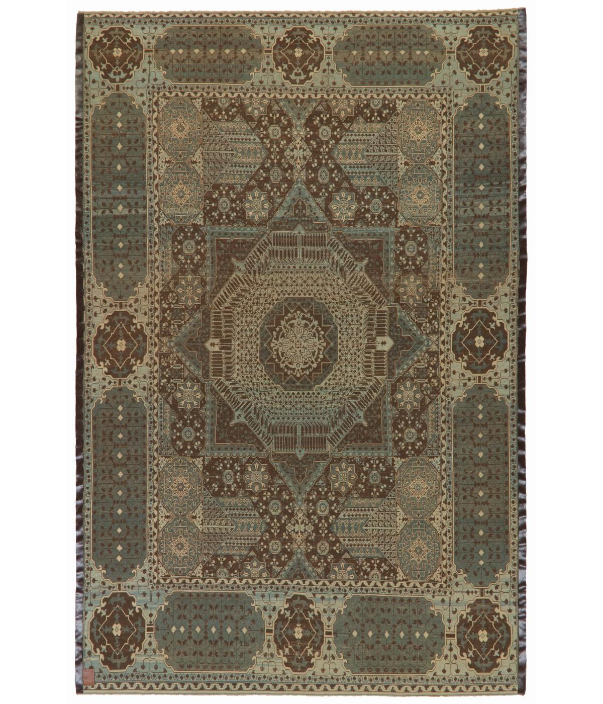 The source of carpet comes from the book How to Read - Islamic Carpets, Walter B. Denny, The Metropolitan Museum of Art, New York 2014 fig.61,62. The five-star-medallion carpet was designed in the early 16th century by Mamluk Sultane of Cairo,