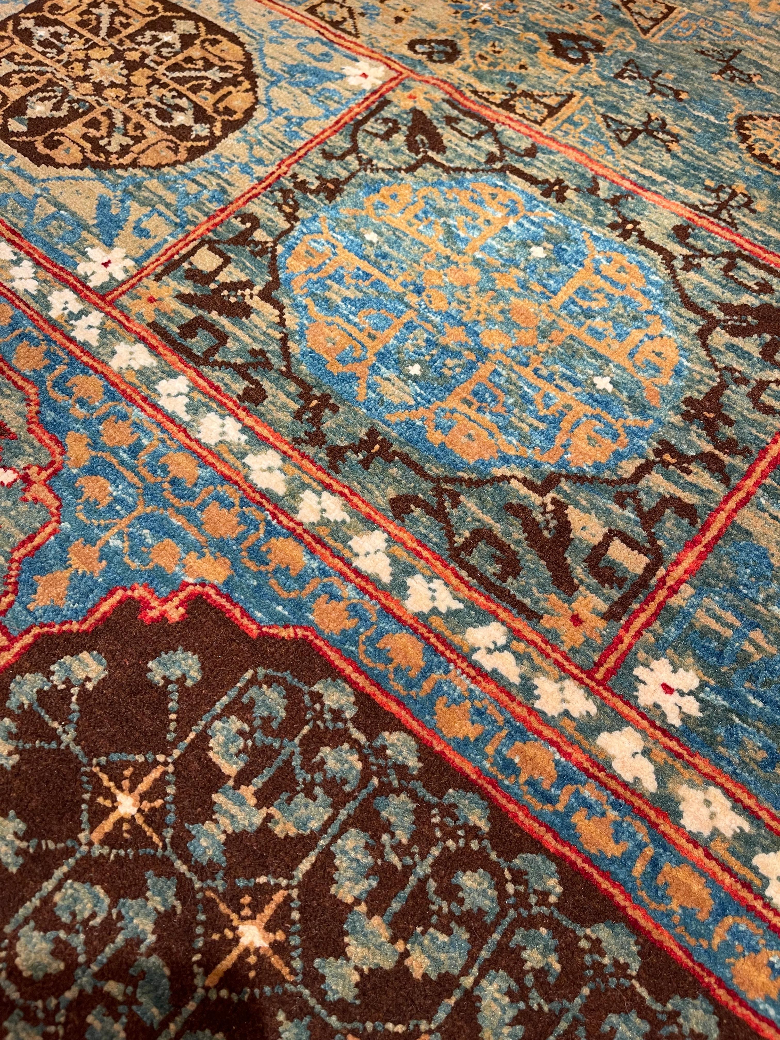The source of carpet comes from the book How to Read – Islamic Carpets, Walter B. Denny, The Metropolitan Museum of Art, New York 2014 fig.61,62. The five-star-medallion carpet was designed in the early 16th century by Mamluk Sultane of Cairo,