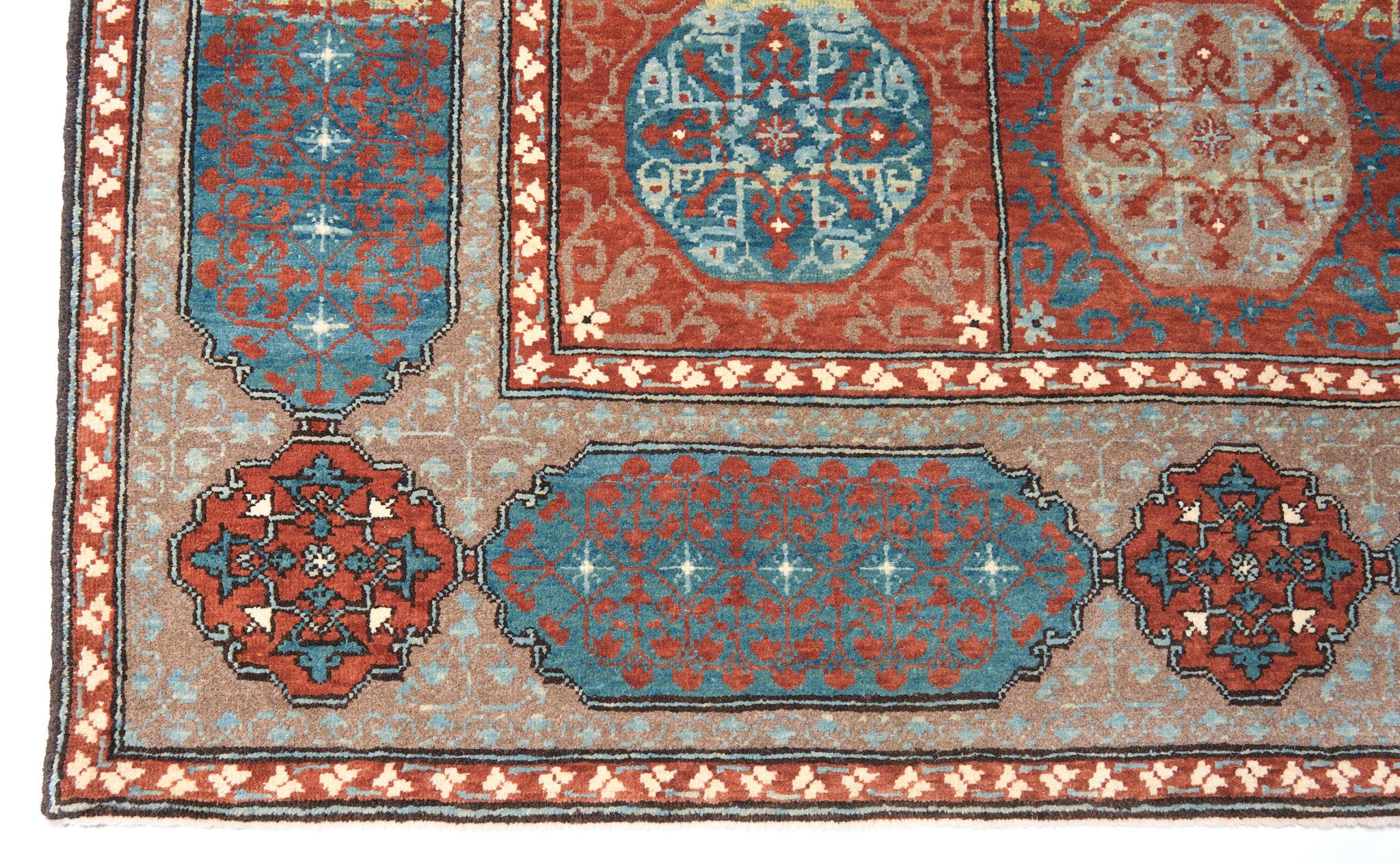 The source of carpet comes from the book How to Read – Islamic Carpets, Walter B. Denny, The Metropolitan Museum of Art, New York 2014 fig.61,62. The five-star-medallion carpet was designed in the early 16th century by Mamluk Sultane of Cairo,
