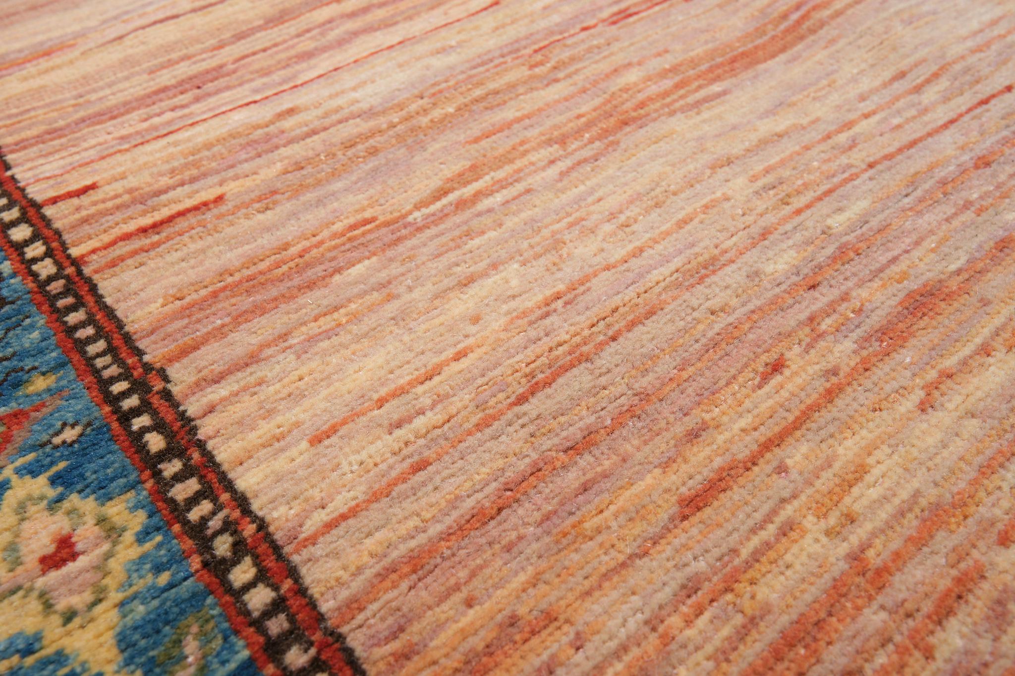 Ararat Teppiche Moderner weicher rosafarbener Teppich mit natürlichen Farbstoffen (Revival) im Angebot