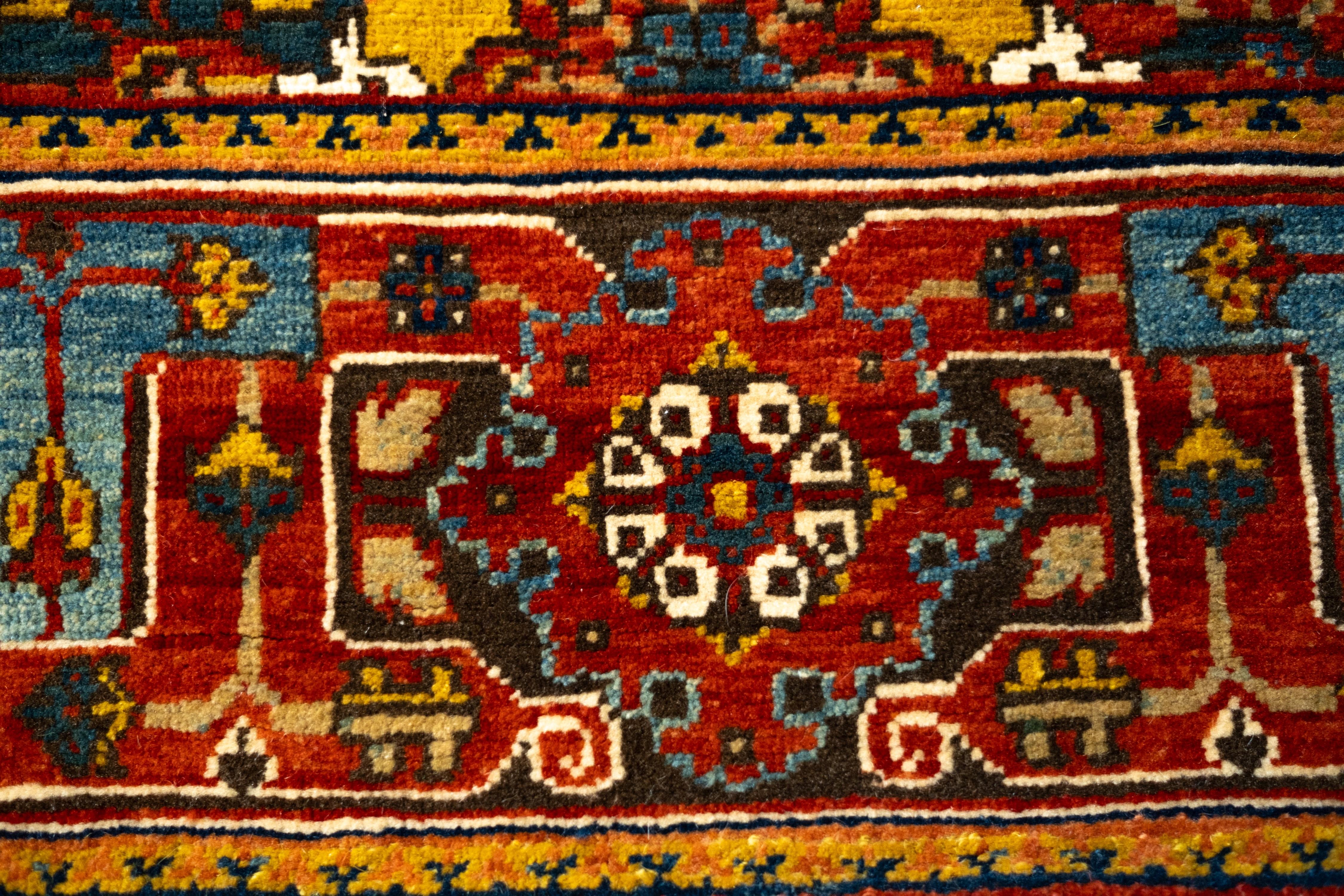 Ararat Rugs Il Tappeto a Lattice Spuhler con Tulipani e Foglie a Tintura Naturale in vendita 2