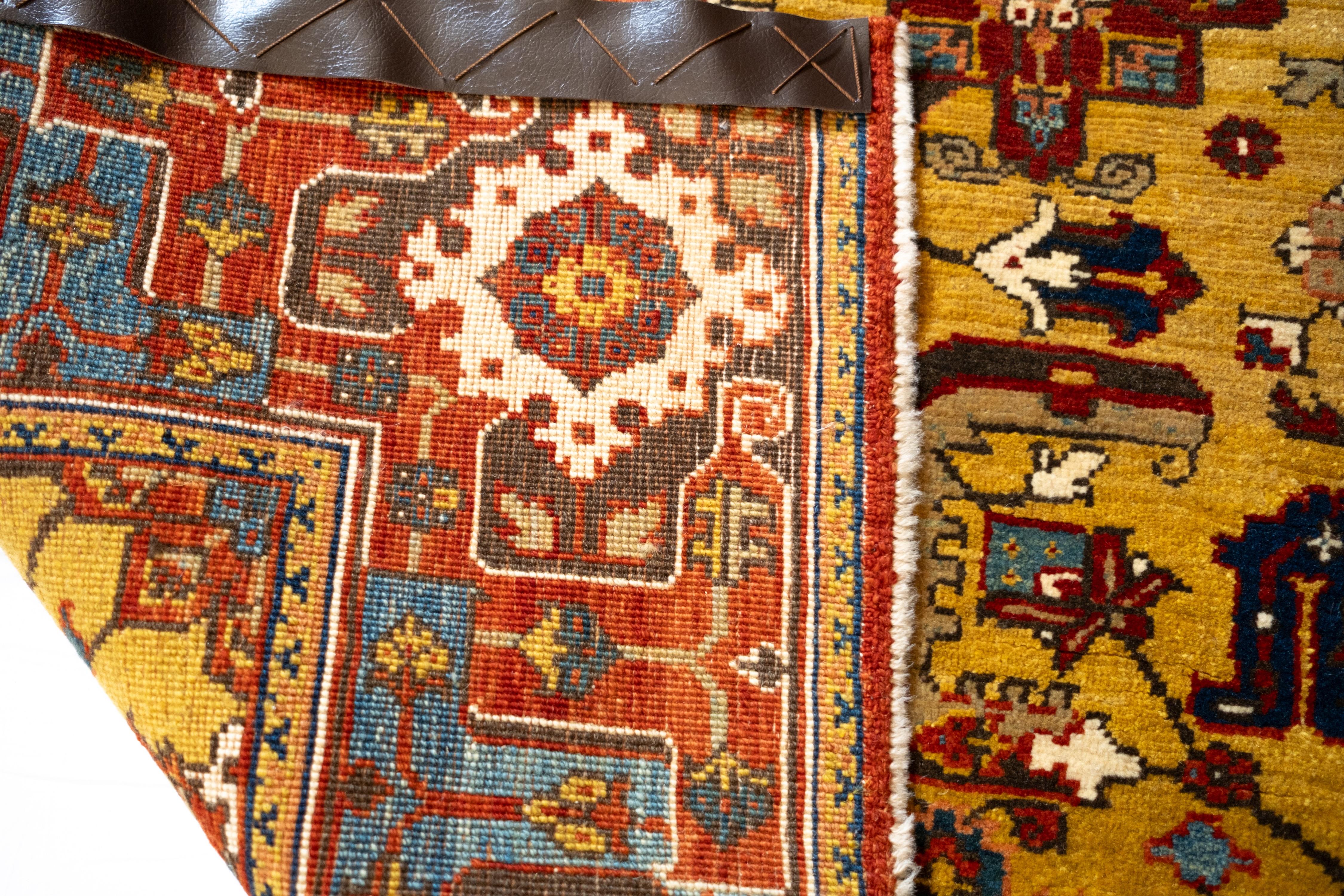 Ararat Rugs Il Tappeto a Lattice Spuhler con Tulipani e Foglie a Tintura Naturale in vendita 3