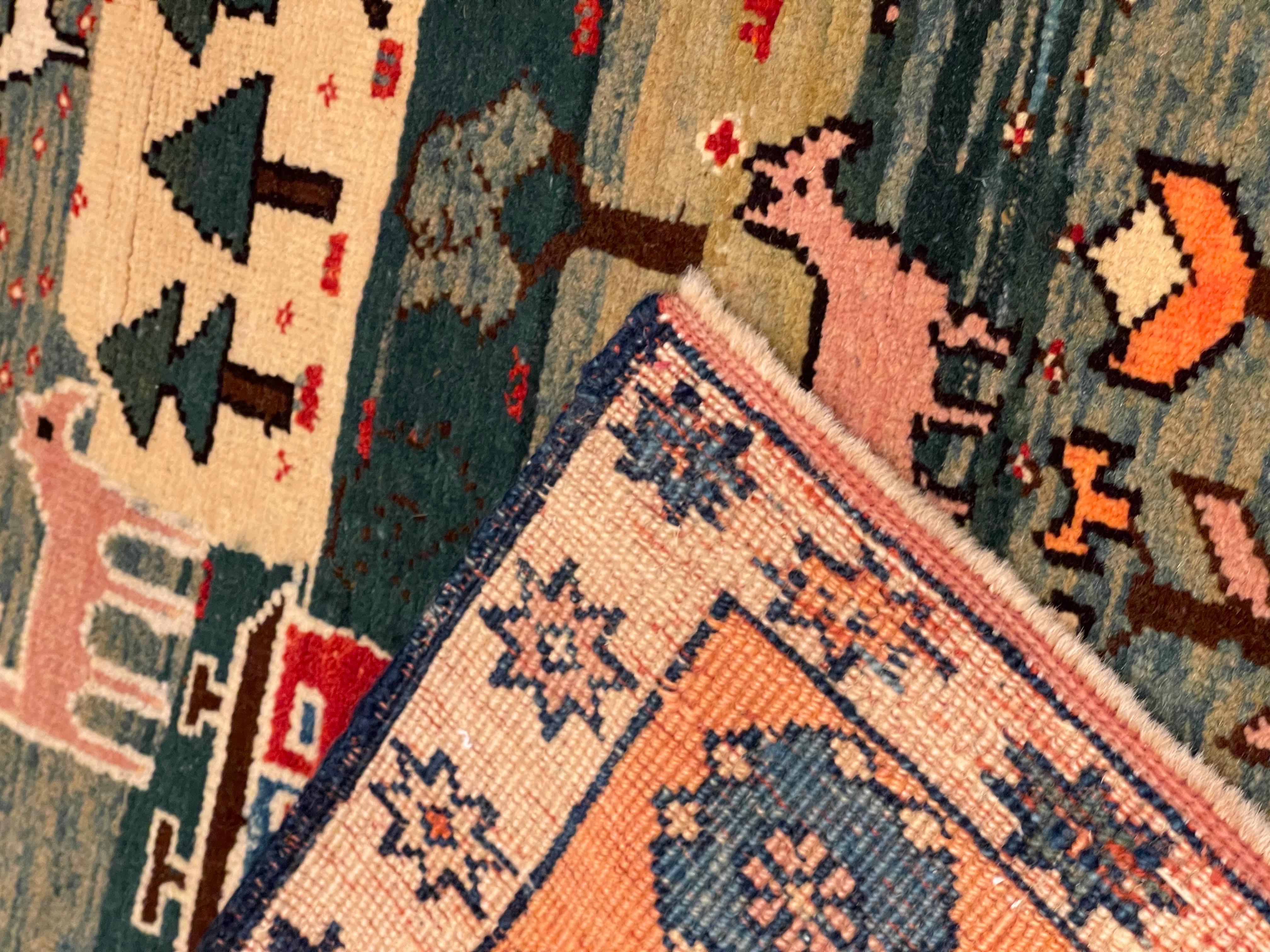 Ararat Rugs Village Theme Azeri Folk Life Rug, Türkischer Teppich, Natürlich gefärbt (Pflanzlich gefärbt) im Angebot