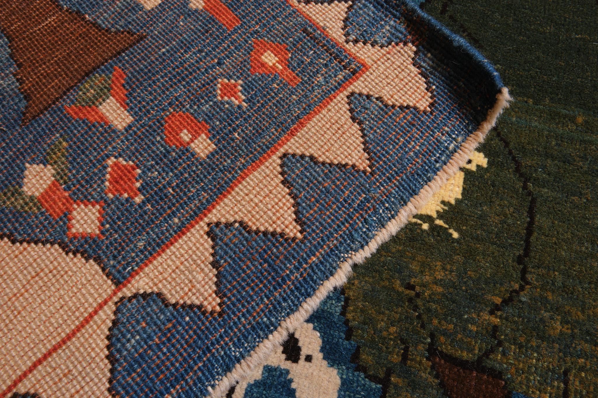 Ararat Rugs Village Theme Azeri Folk Life Rug, Türkischer Teppich, Natürlich gefärbt (Pflanzlich gefärbt) im Angebot