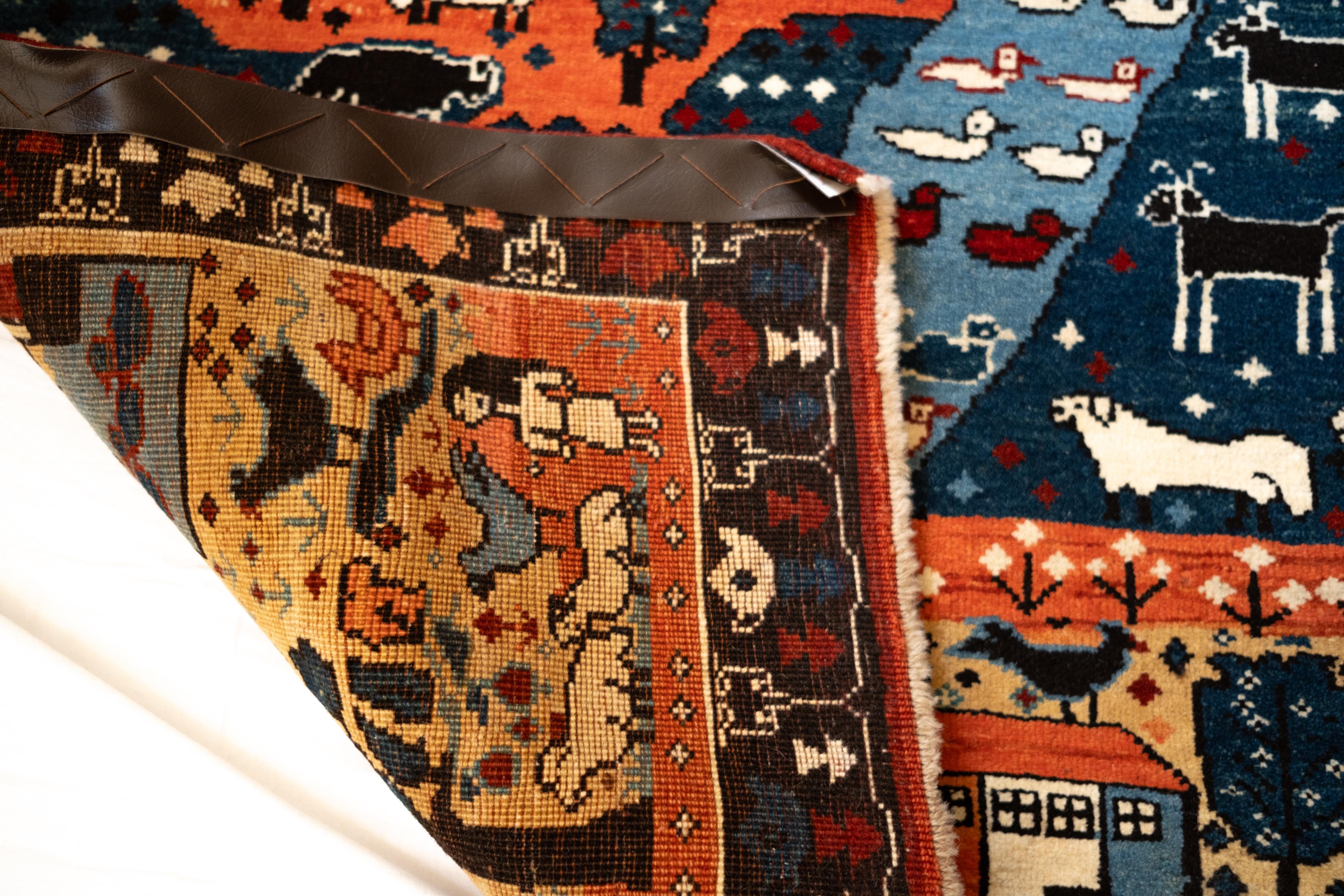 Tappeto turco a tema villaggio di Ararat Rugs, tappeto azero, tinto naturale in vendita 1