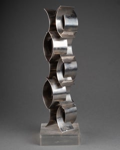 Arata Isazaki (1931-2022) "Modelo arquitectónico" Planchas de metal curvadas C.