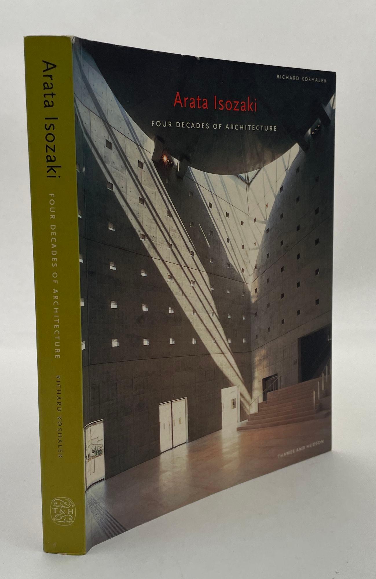 Japonais Arata Isozaki : Four Decades of Architecture Design Series de Stewart, 1ère édition 1998 en vente