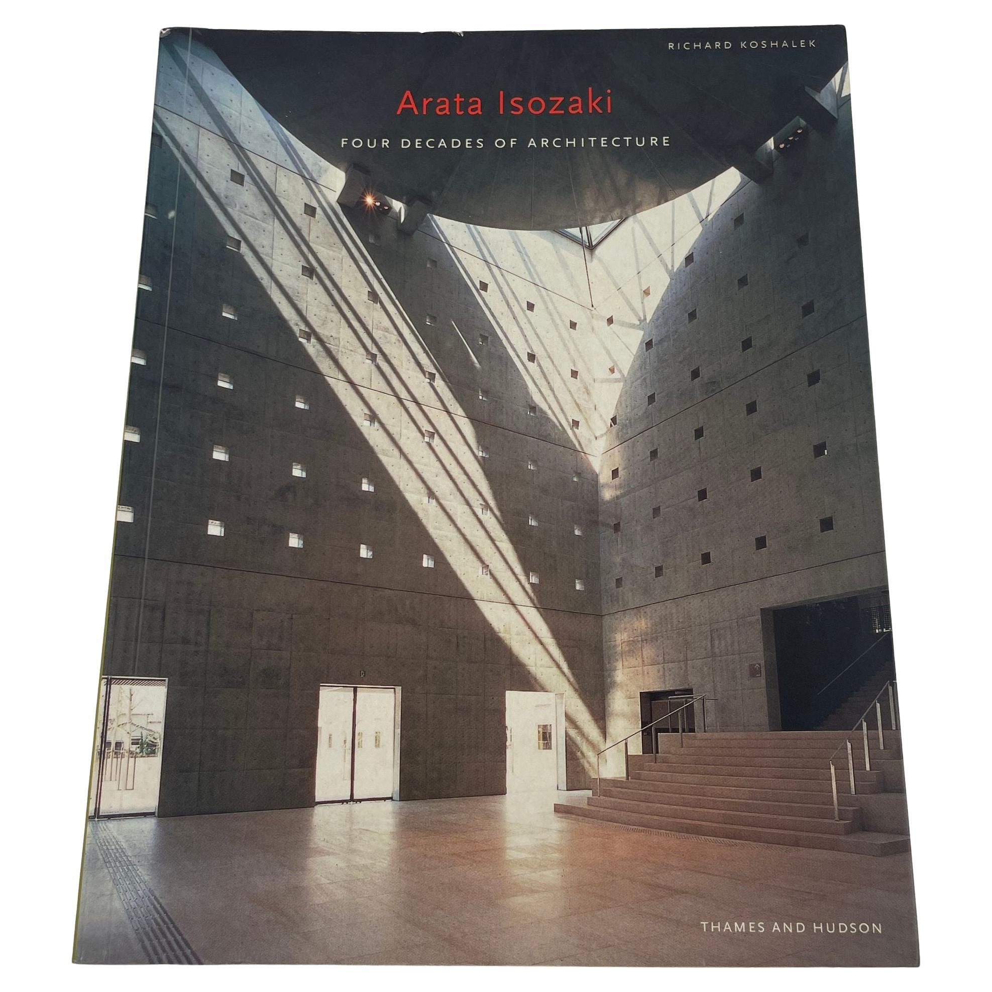 Arata Isozaki : Four Decades of Architecture Design Series de Stewart, 1ère édition 1998 en vente