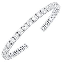 ARAYA 0.30 Carat GIA Round Diamond Bracelet Cuff in 18 Karat White Gold