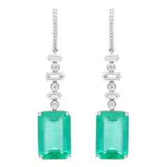 Araya 1.58 Carat Diamond Bugget, Round and 21.26 Carat Colombian Emerald