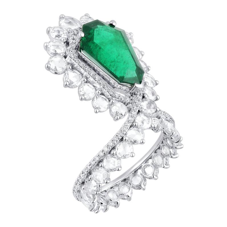 Araya 4.6 Carat Kite Shaped Emerald and Rose Cut Diamond Cocktail Ring For Sale