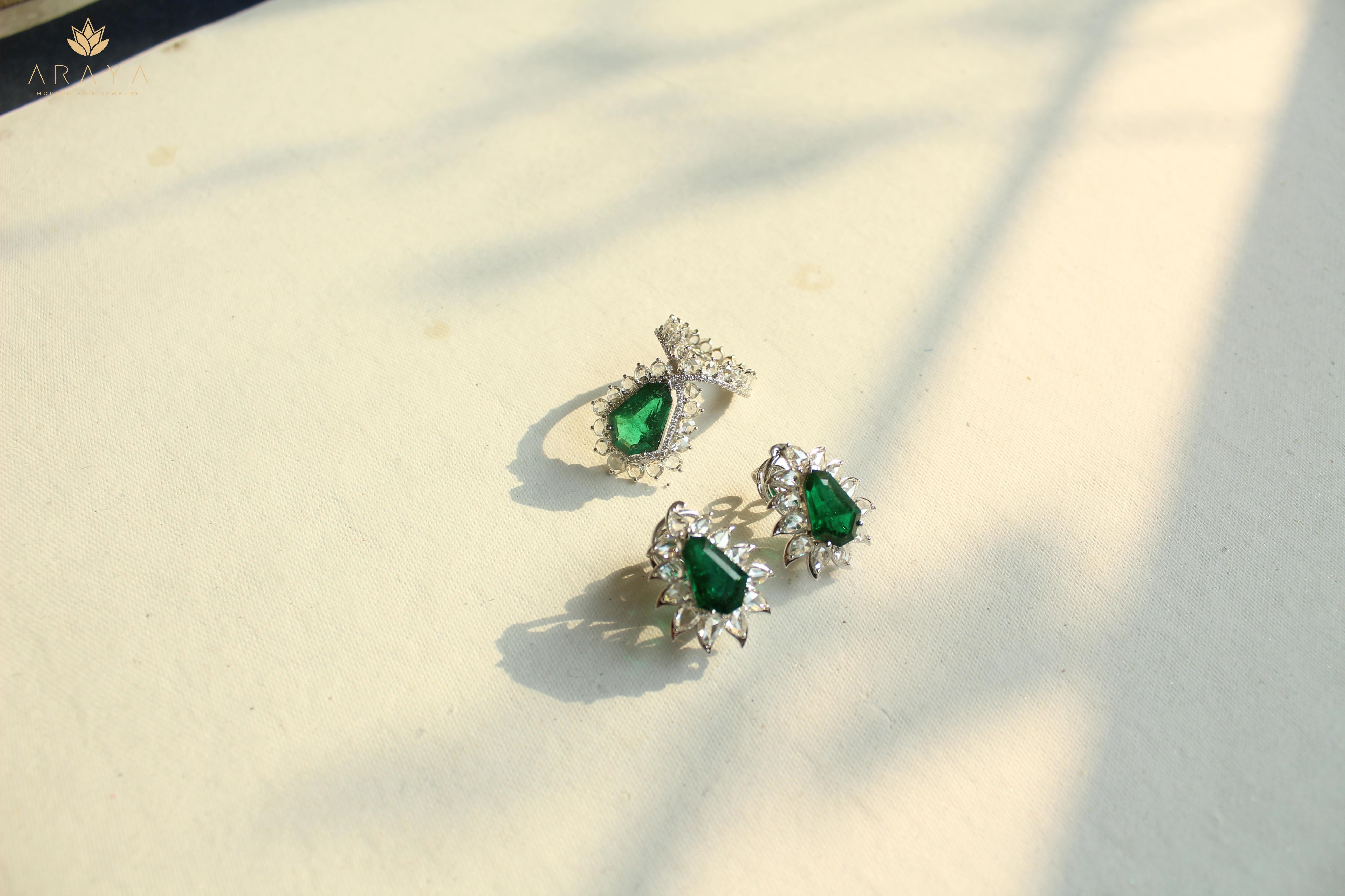 Modern Araya 4.6 Carat Kite Shaped Emerald and Rose Cut Diamond Cocktail Ring For Sale