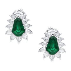 Araya 5.58 Carat Diamond Rose Cut Pear and 7.41 Carat Kite Emerald Earrings Araya 5.58 Carat Diamond Rose Cut Pear and 7.41 Carat Kite Emerald Earrings